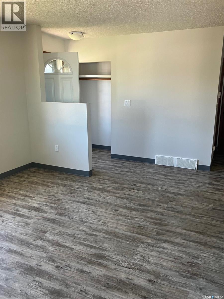 408 6Th Avenue Nw, Ituna, SK - Indoor Photo Showing Other Room