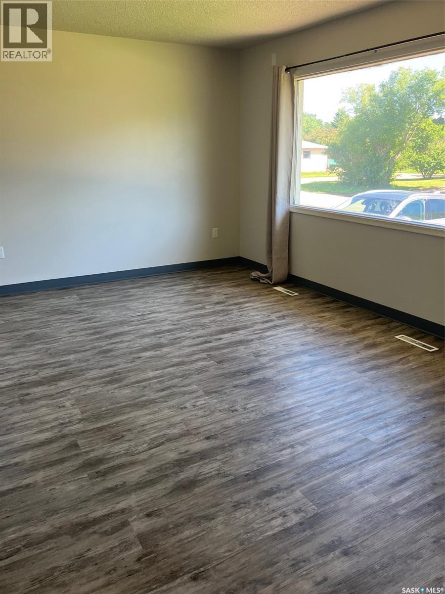 408 6Th Avenue Nw, Ituna, SK - Indoor Photo Showing Other Room