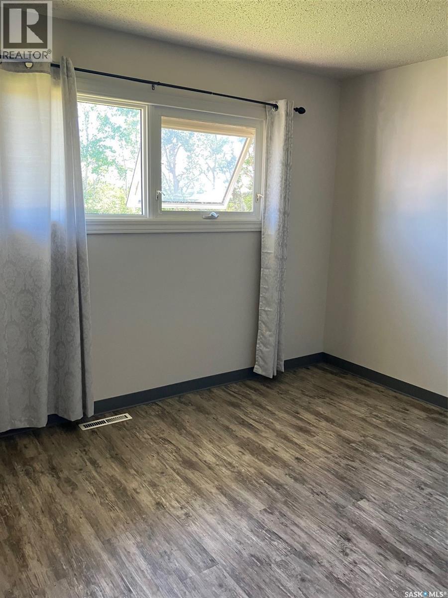 408 6Th Avenue Nw, Ituna, SK - Indoor Photo Showing Other Room