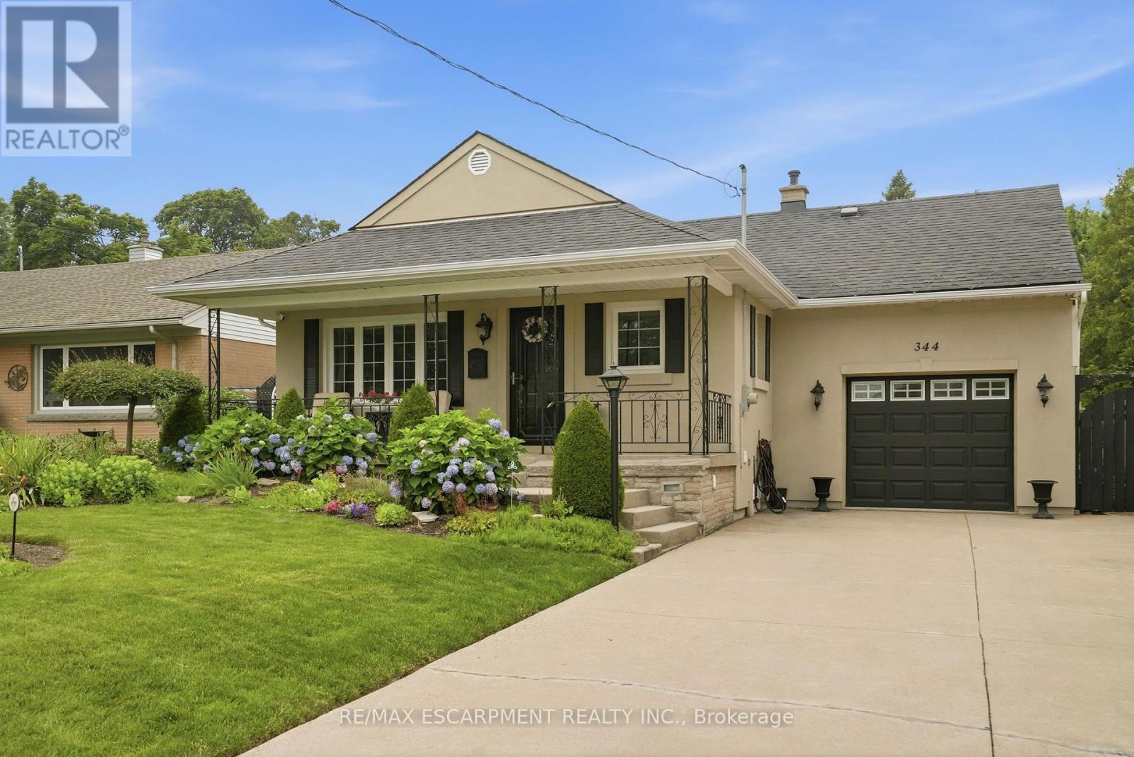 344 East 36Th Street, Hamilton, ON - Outdoor With Facade