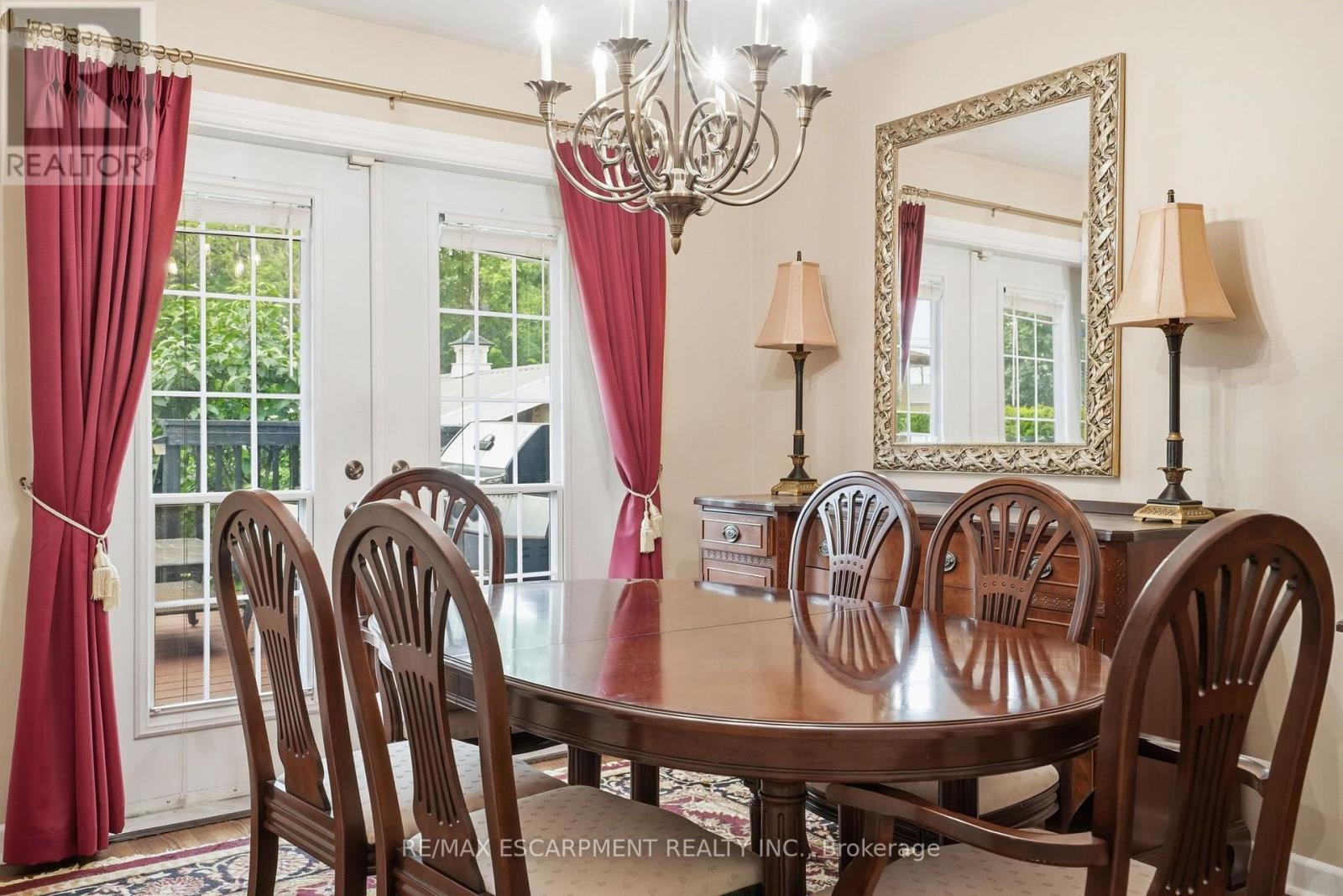 344 East 36Th Street, Hamilton, ON - Indoor Photo Showing Dining Room