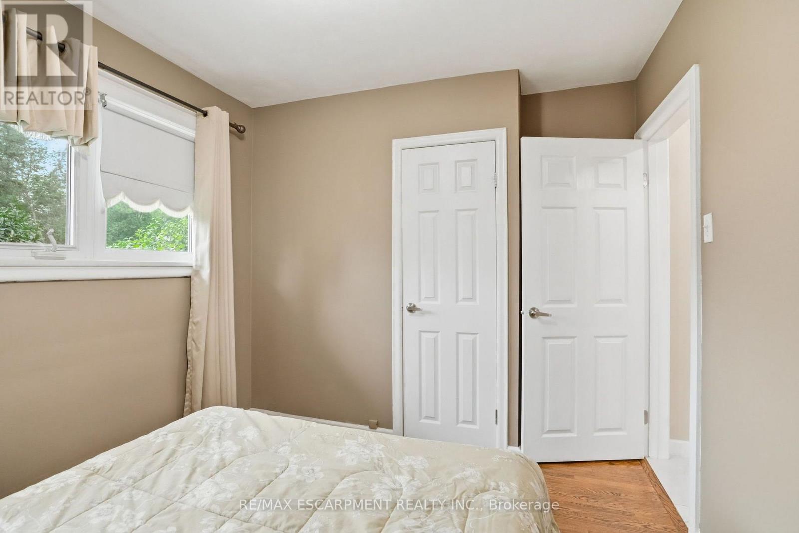 344 East 36Th Street, Hamilton, ON - Indoor Photo Showing Bedroom