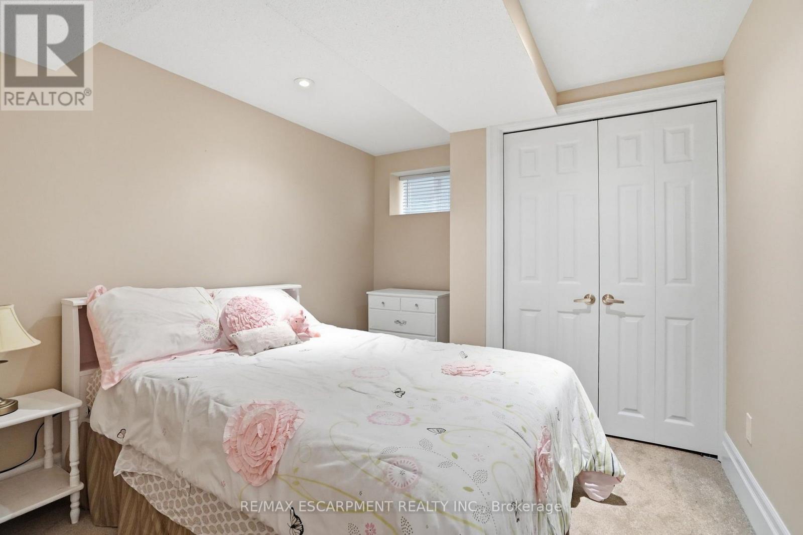 344 East 36Th Street, Hamilton, ON - Indoor Photo Showing Bedroom