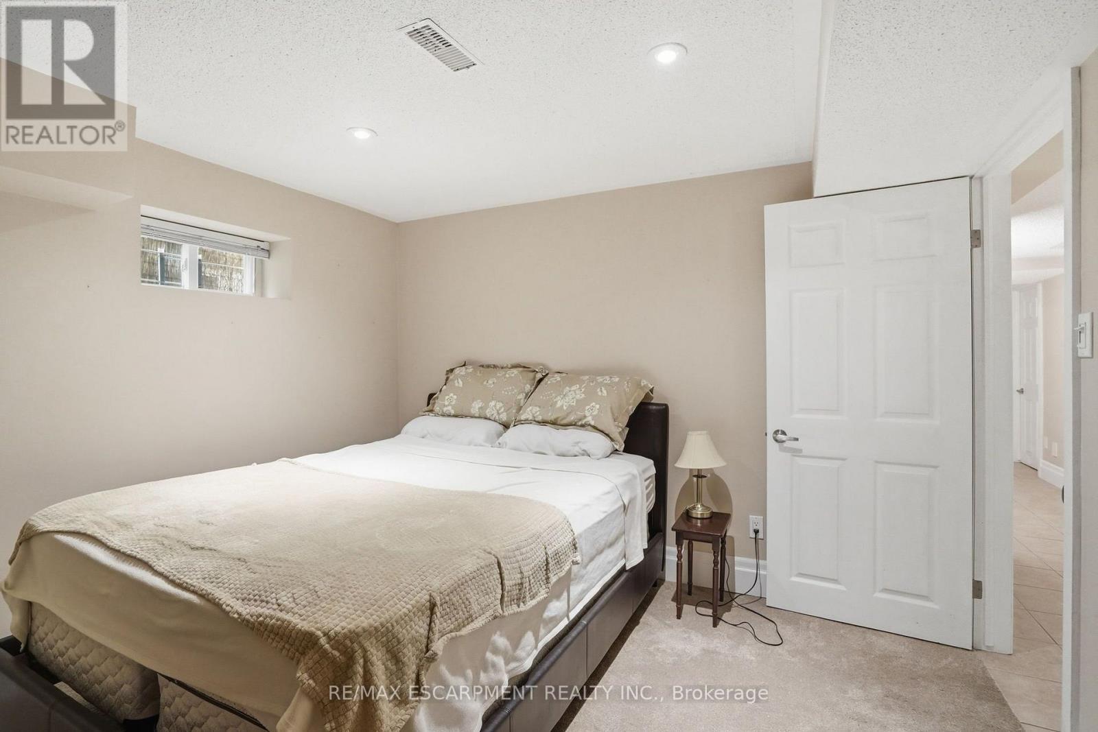 344 East 36Th Street, Hamilton, ON - Indoor Photo Showing Bedroom