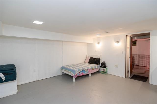 241 Lake Ridge Rd, Winnipeg, MB - Indoor Photo Showing Bedroom