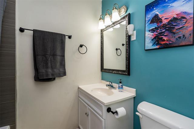 241 Lake Ridge Rd, Winnipeg, MB - Indoor Photo Showing Bathroom