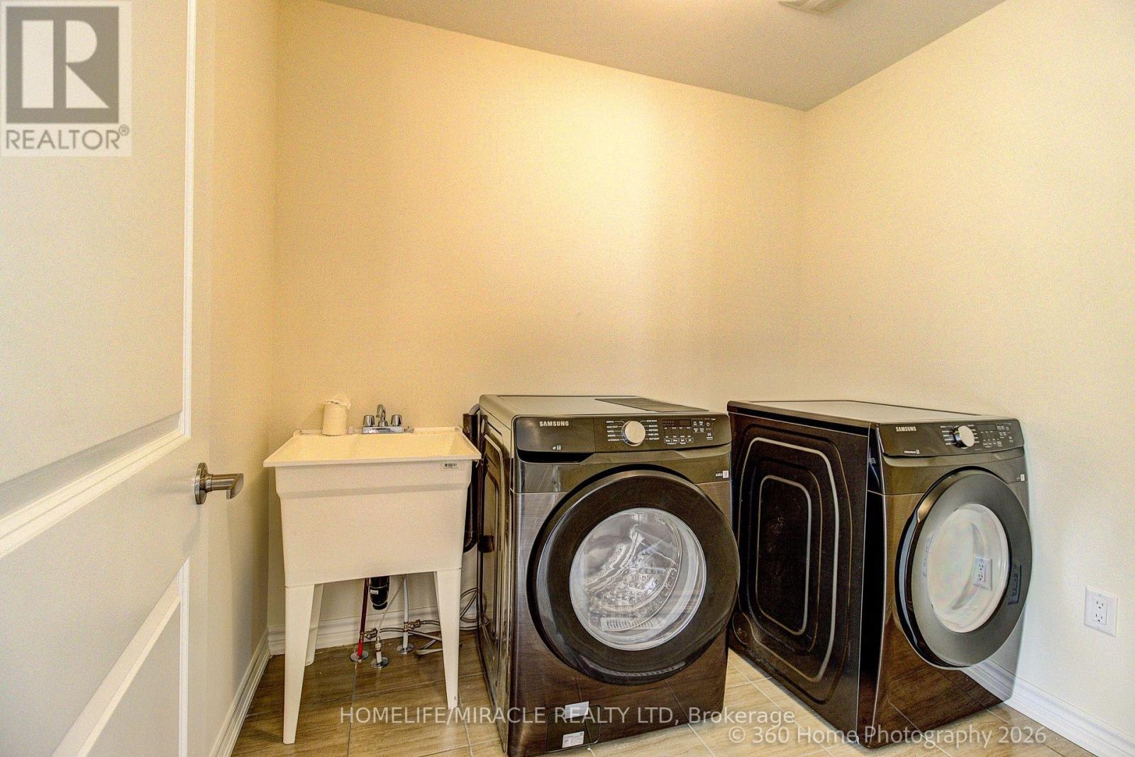2528 Athena Path, Pickering, ON - Indoor Photo Showing Laundry Room
