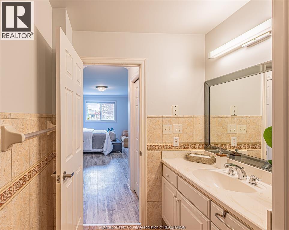 1257 Imperial, Windsor, ON - Indoor Photo Showing Bathroom