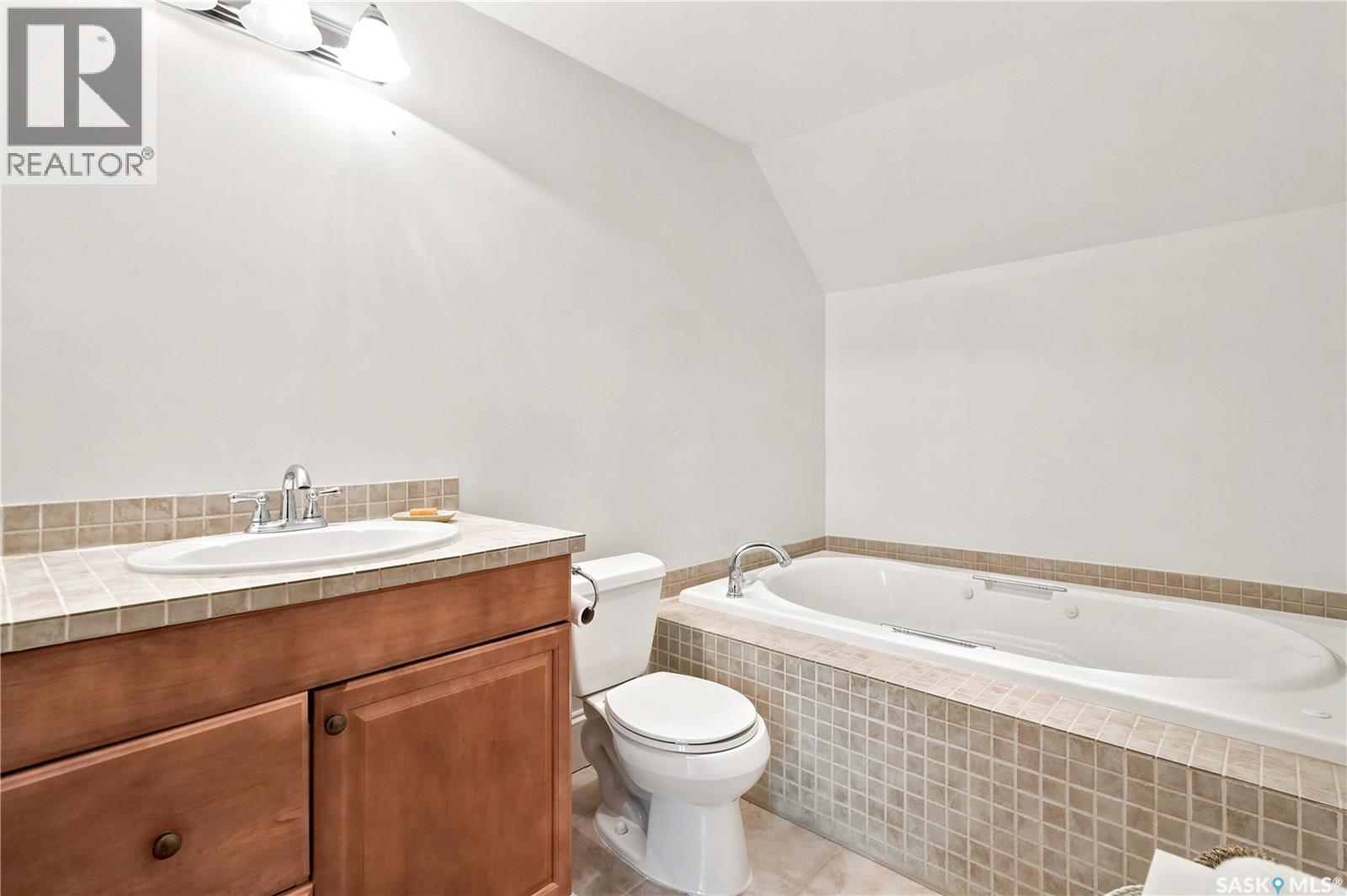 3151 Angus Street, Regina, SK - Indoor Photo Showing Bathroom