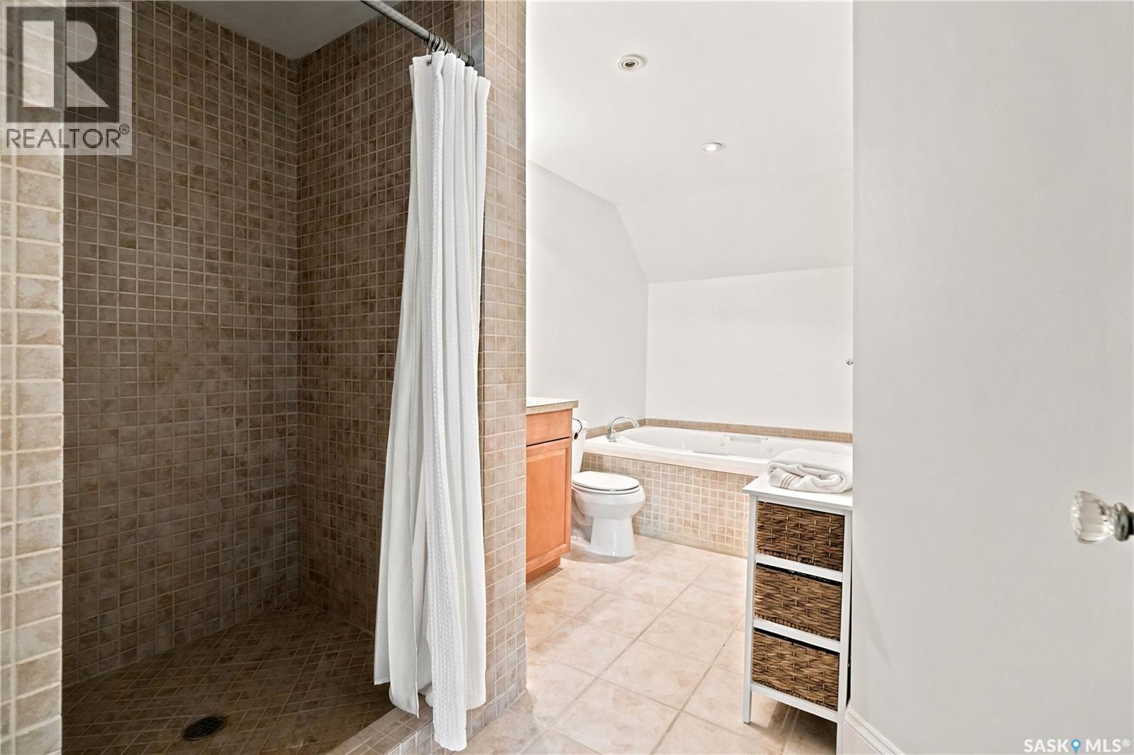 3151 Angus Street, Regina, SK - Indoor Photo Showing Bathroom