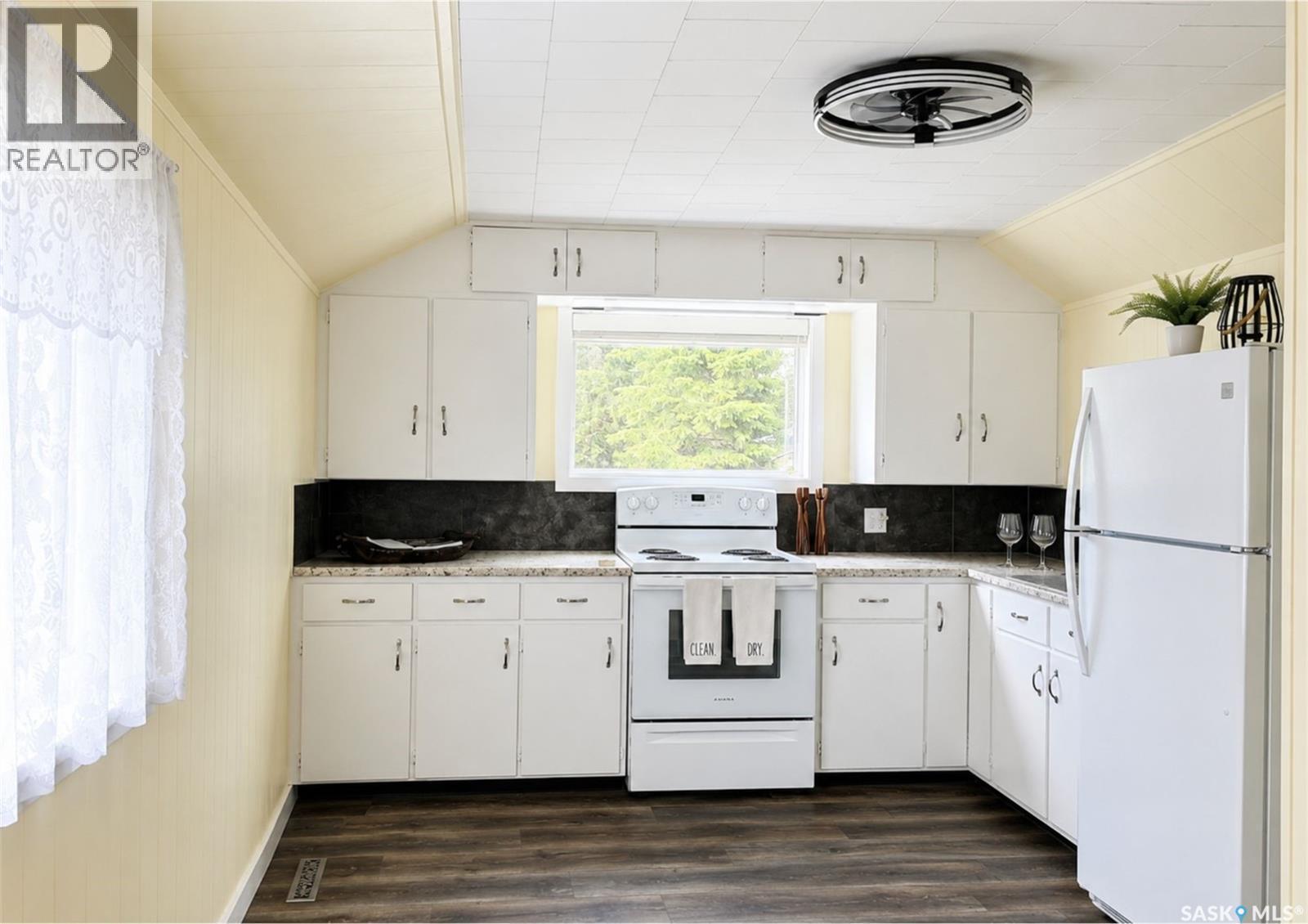 108 Third Avenue S, Pierceland, SK - Indoor Photo Showing Kitchen