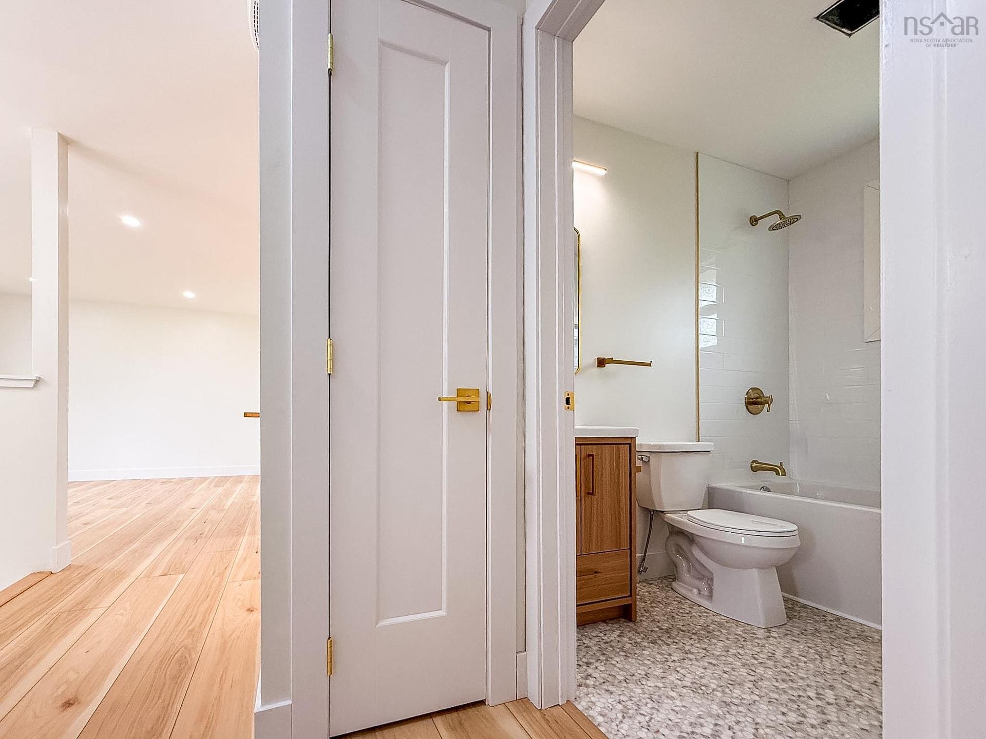 967 Westmount Road, Westmount, NS - Indoor Photo Showing Bathroom