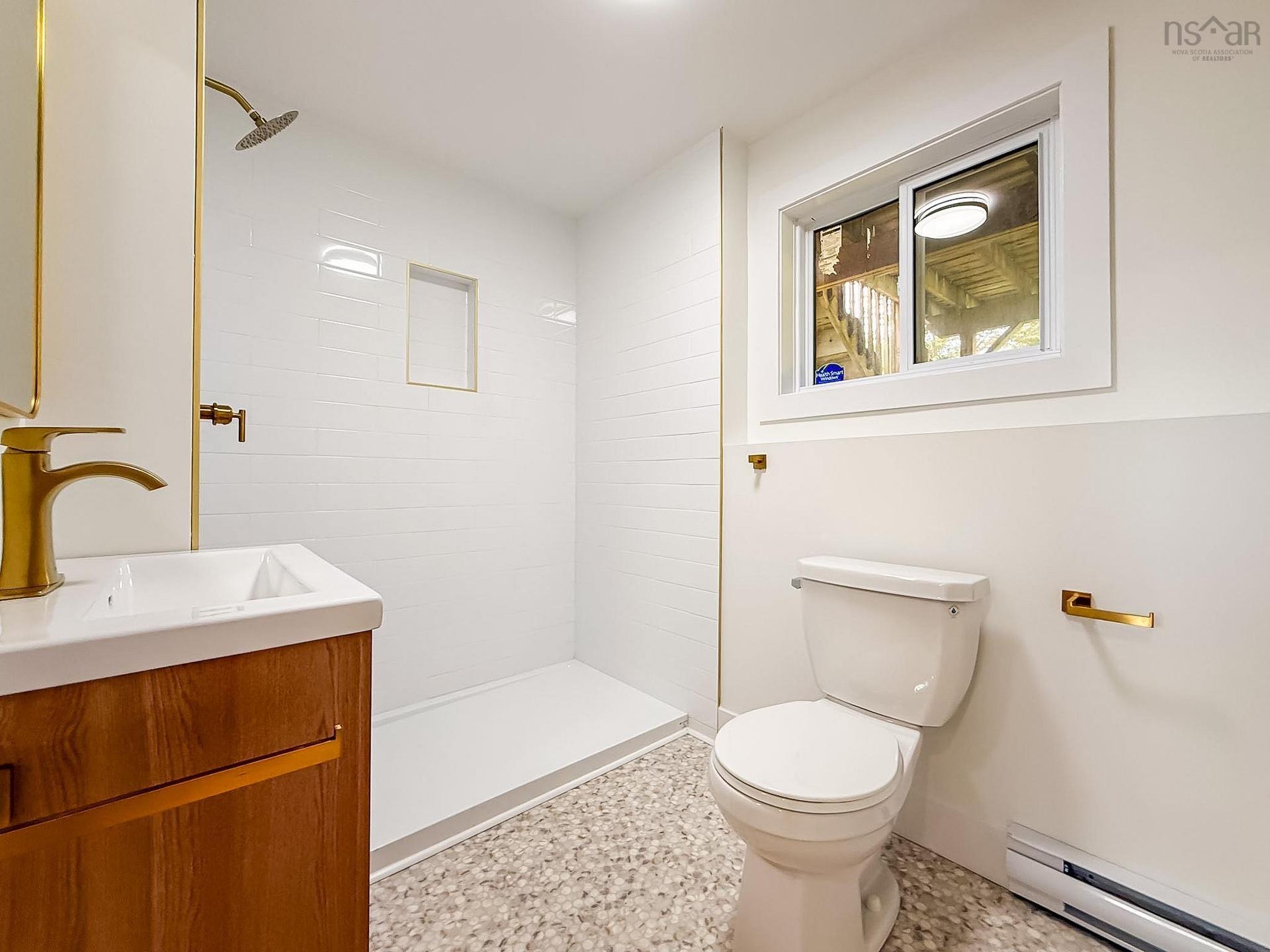 967 Westmount Road, Westmount, NS - Indoor Photo Showing Bathroom
