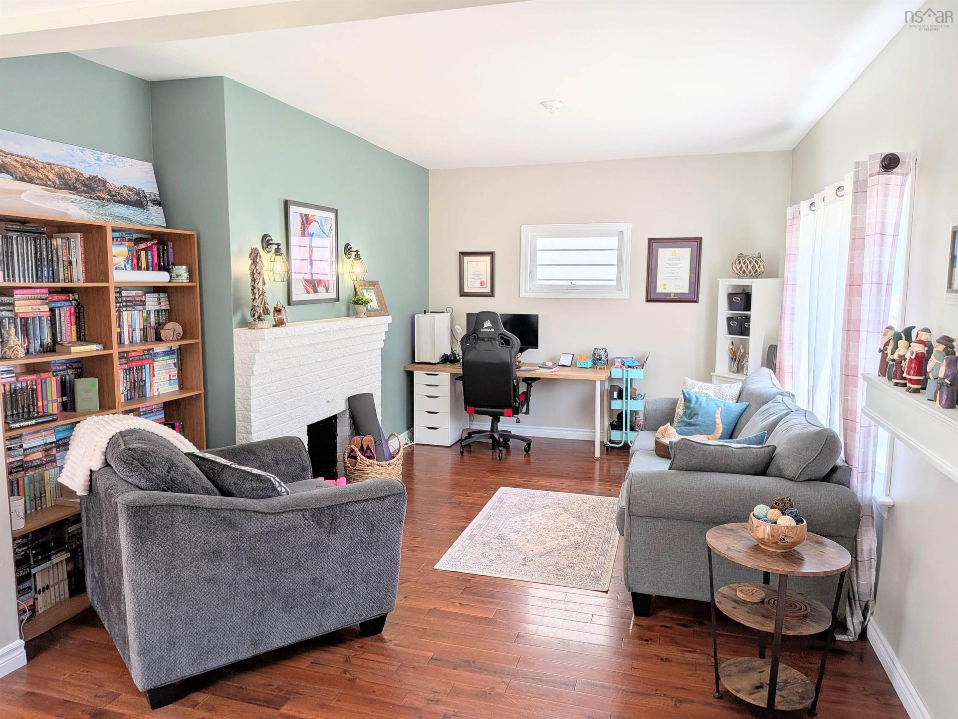 223 Brunswick Street, Truro, NS - Indoor Photo Showing Living Room