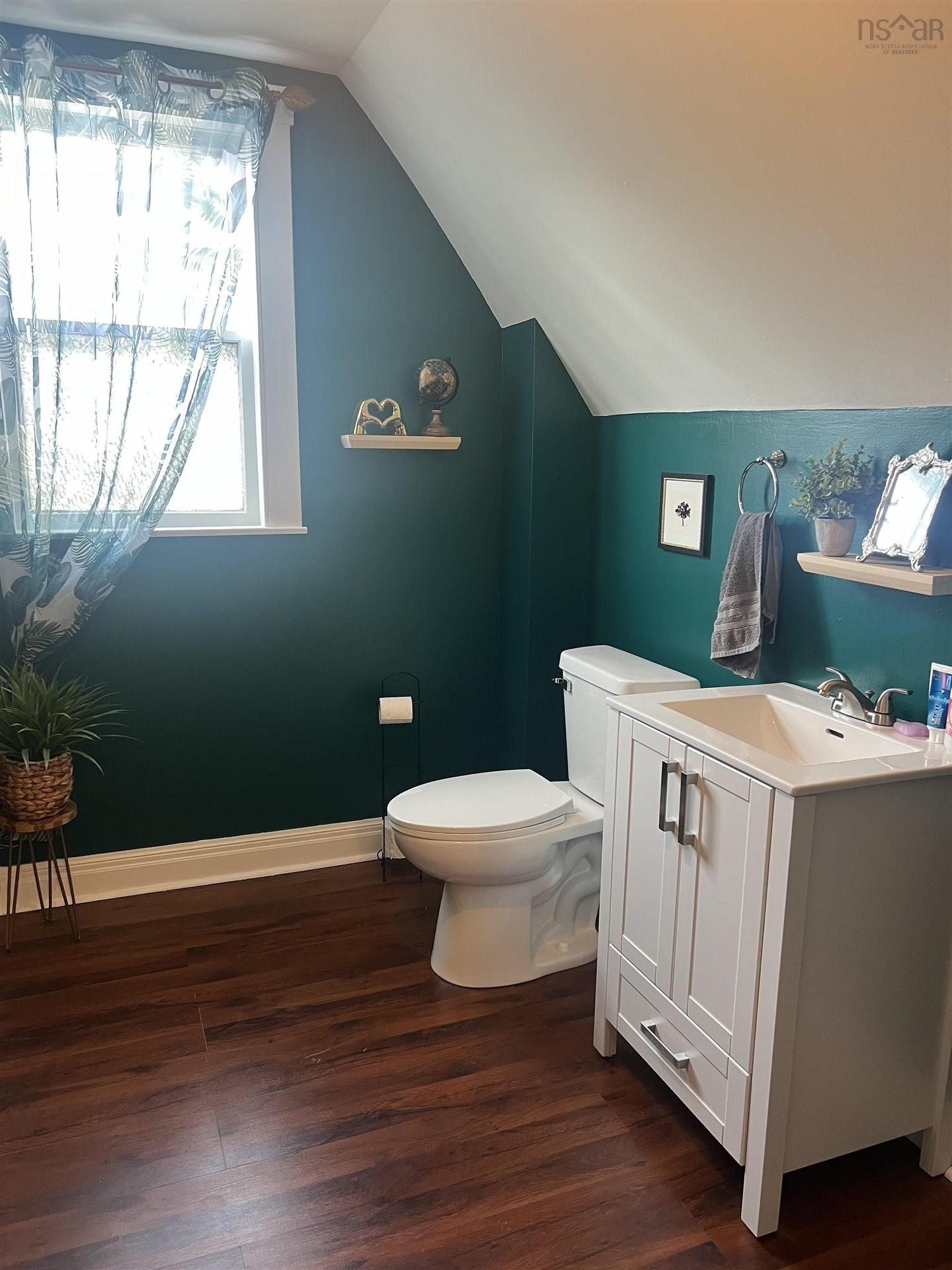 223 Brunswick Street, Truro, NS - Indoor Photo Showing Bathroom