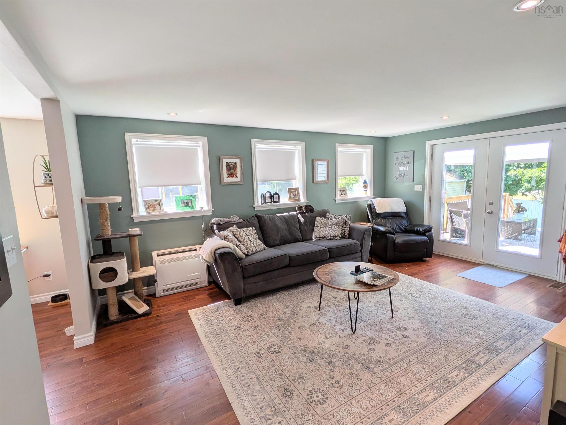 223 Brunswick Street, Truro, NS - Indoor Photo Showing Living Room