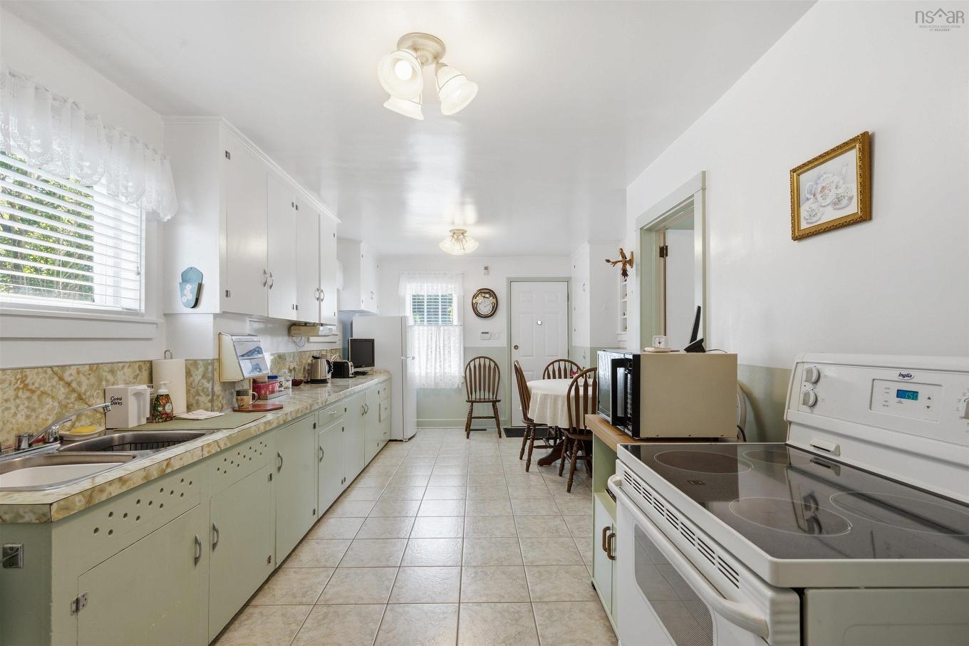 3360 Albert Street, Halifax, NS - Indoor Photo Showing Kitchen With Double Sink
