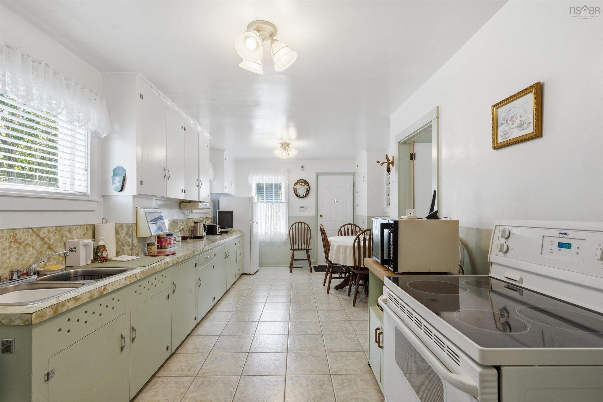3360 Albert Street, Halifax, NS - Indoor Photo Showing Kitchen With Double Sink