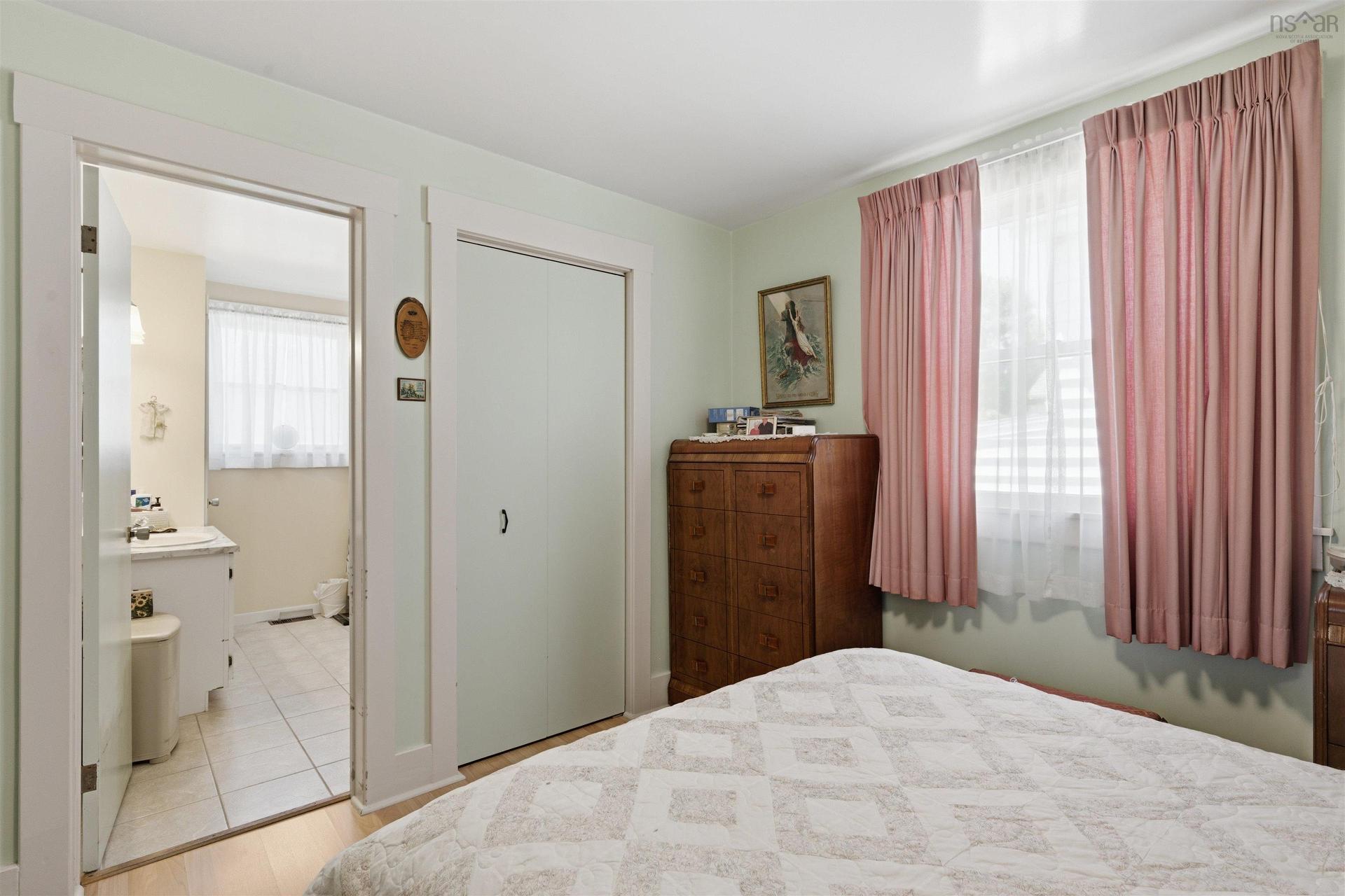 3360 Albert Street, Halifax, NS - Indoor Photo Showing Bedroom