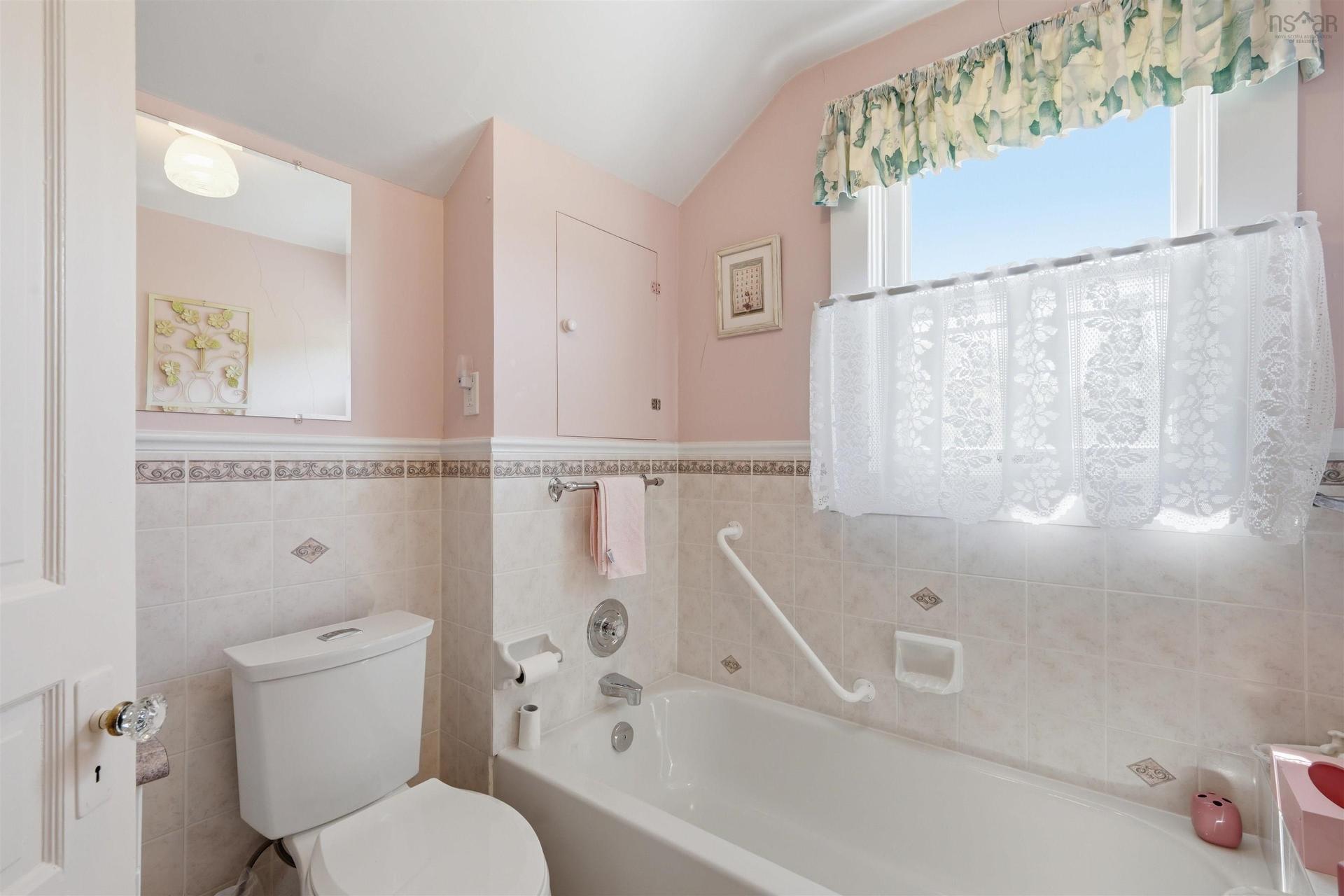 3360 Albert Street, Halifax, NS - Indoor Photo Showing Bathroom