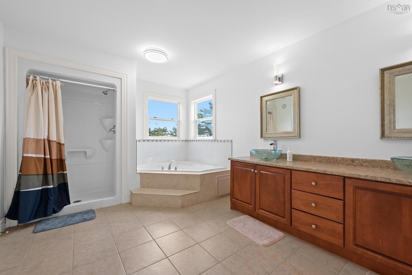 31 Transom Drive, Halifax, NS - Indoor Photo Showing Bathroom