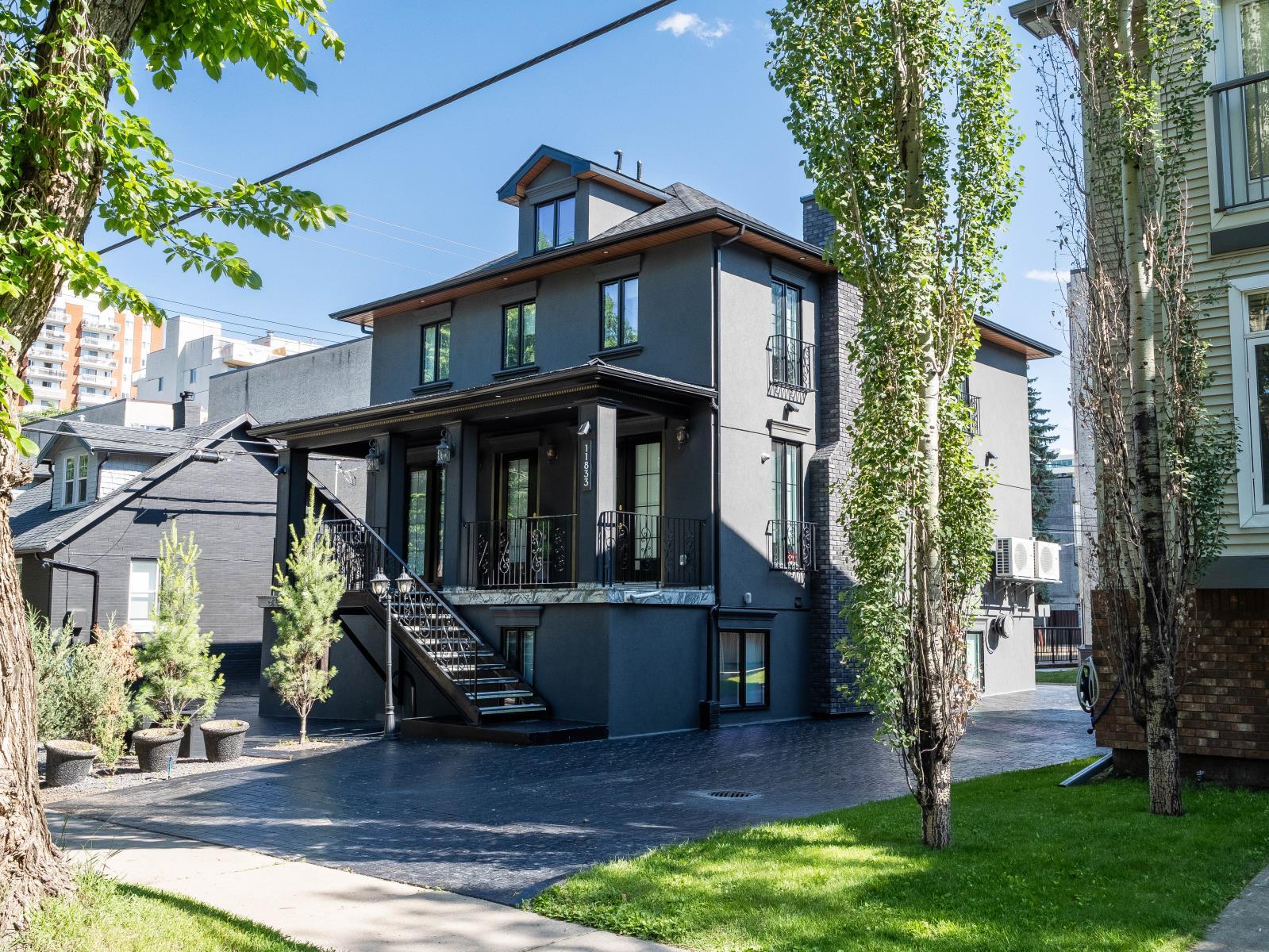 11833 102 Avenue Nw, Edmonton, AB