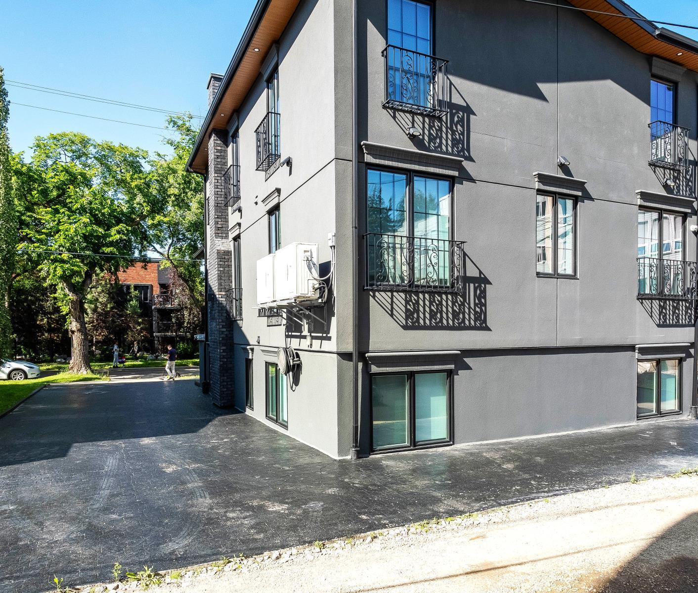 11833 102 Avenue Nw, Edmonton, AB