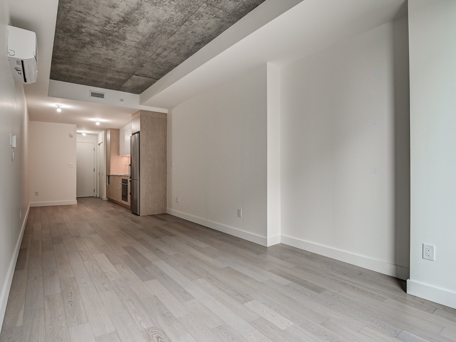 Living Room - 532-1550 Rue Des Bassins, Montréal (Le Sud-Ouest), QC - Indoor Photo Showing Other Room