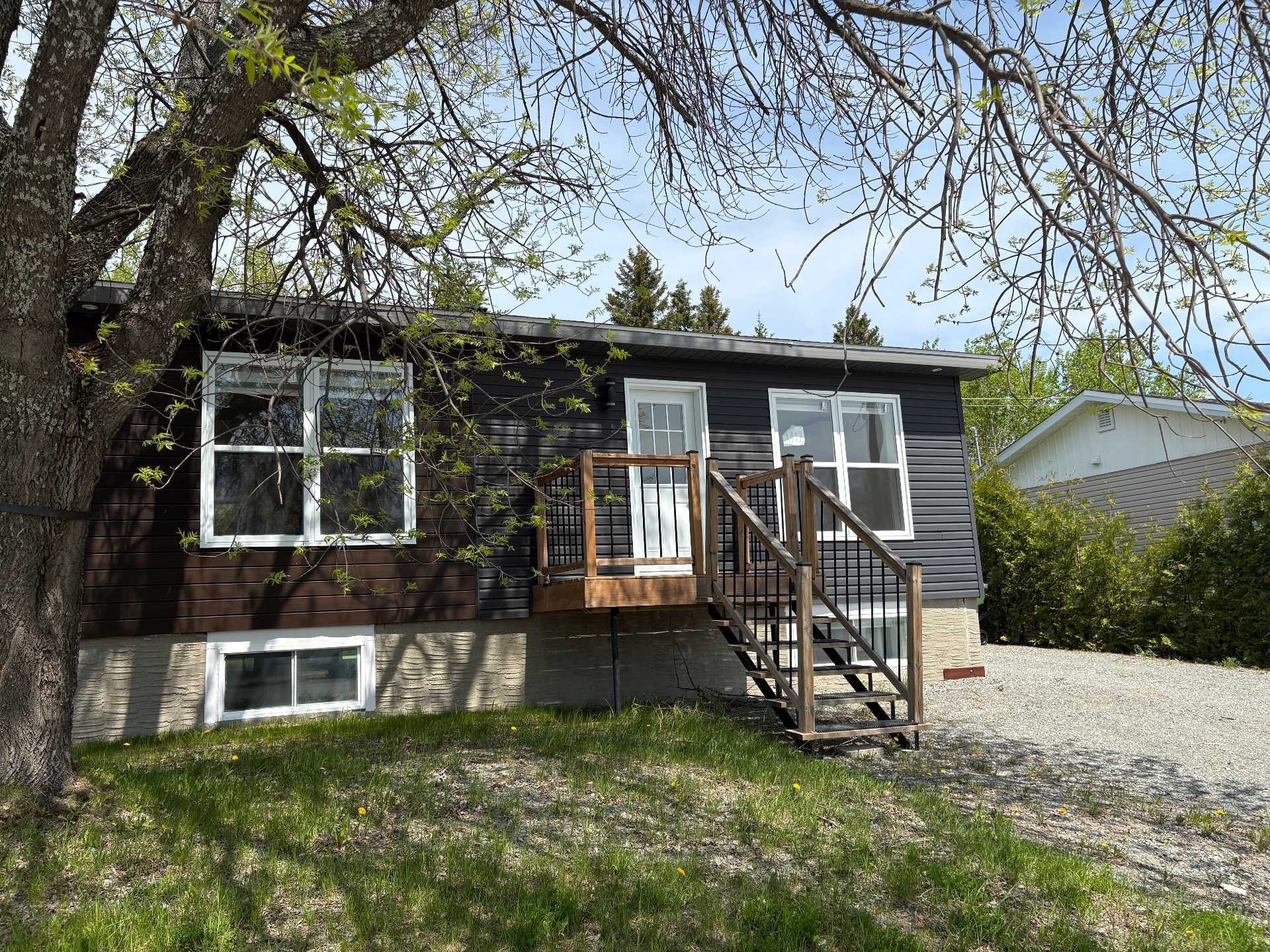 Front of Structure - 1017 Rue Martel, Rouyn-Noranda, QC - Outdoor