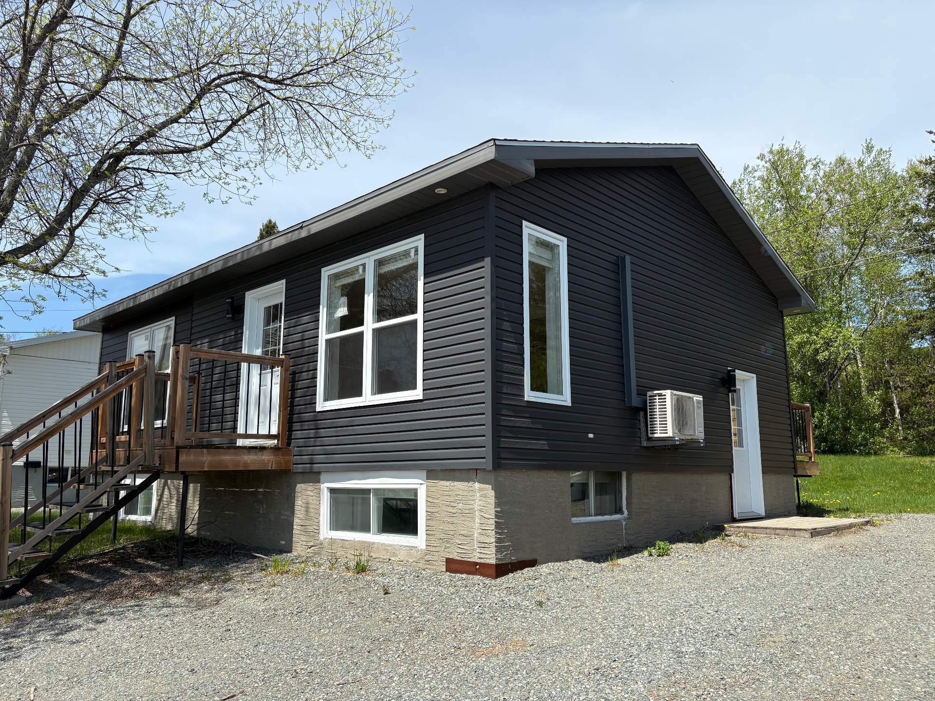 Front of Structure - 1017 Rue Martel, Rouyn-Noranda, QC - Outdoor