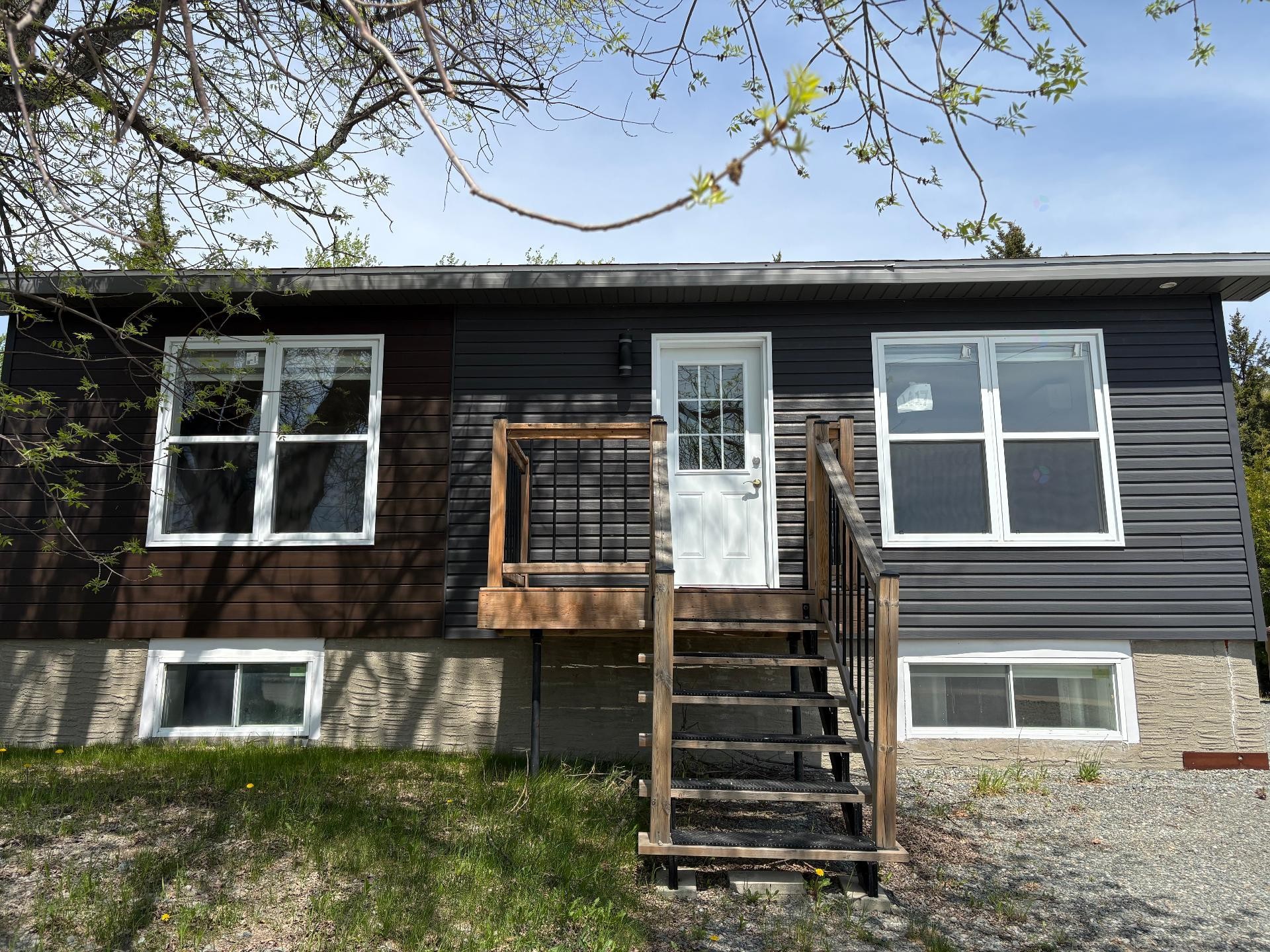 Front of Structure - 1017 Rue Martel, Rouyn-Noranda, QC - Outdoor