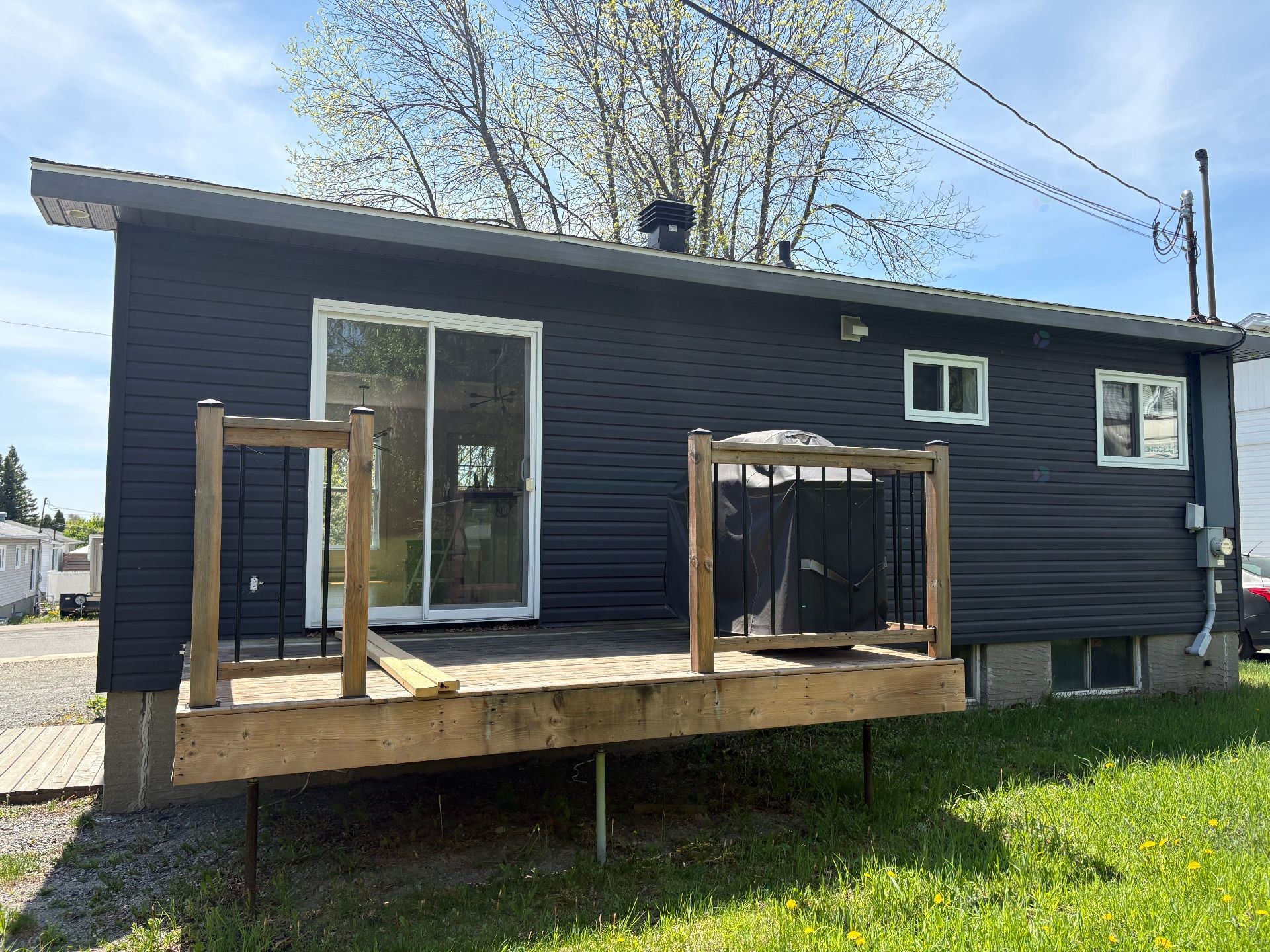 Back of Structure - 1017 Rue Martel, Rouyn-Noranda, QC - Outdoor
