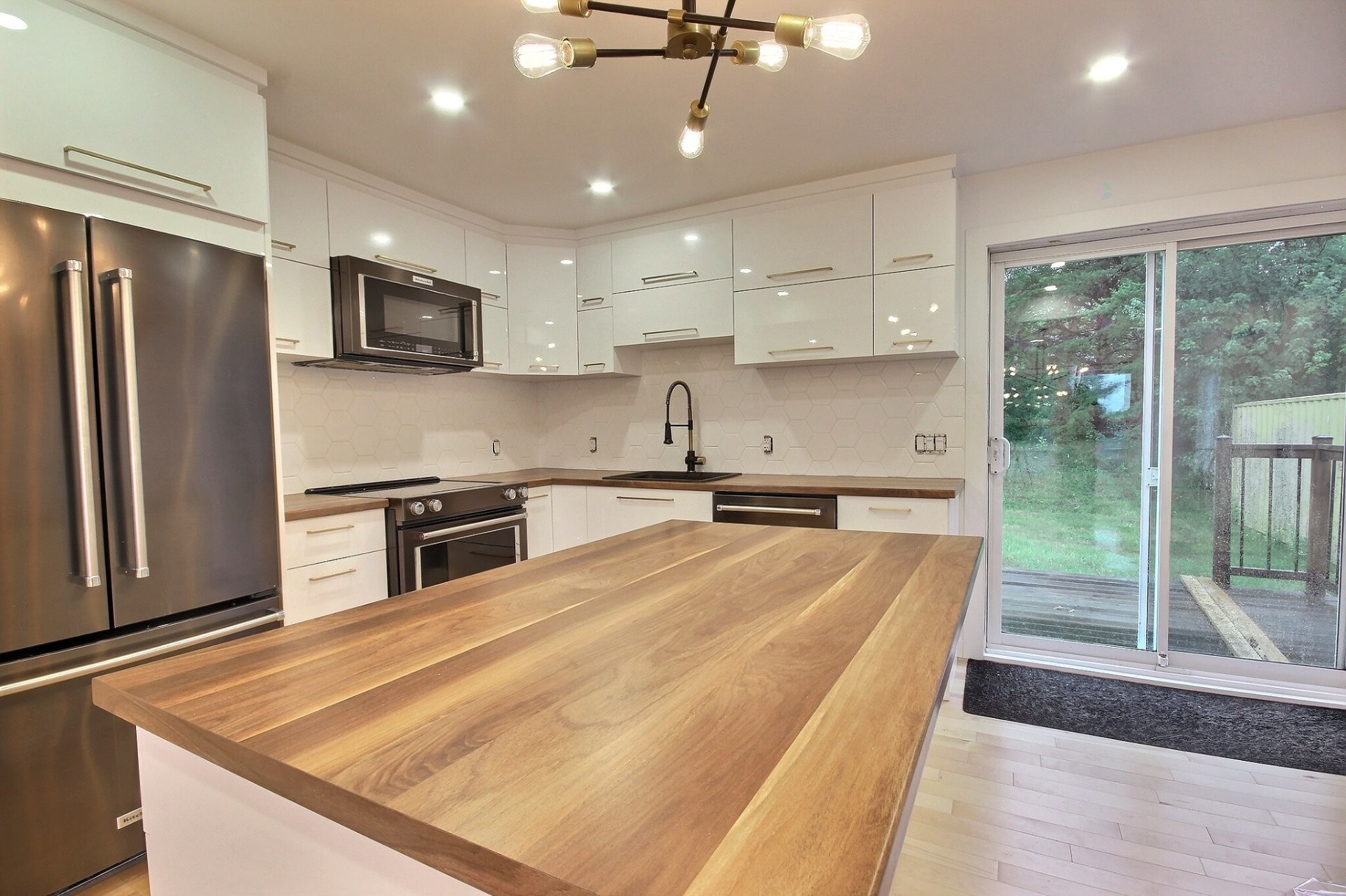 Kitchen - 1017 Rue Martel, Rouyn-Noranda, QC - Indoor Photo Showing Kitchen With Upgraded Kitchen