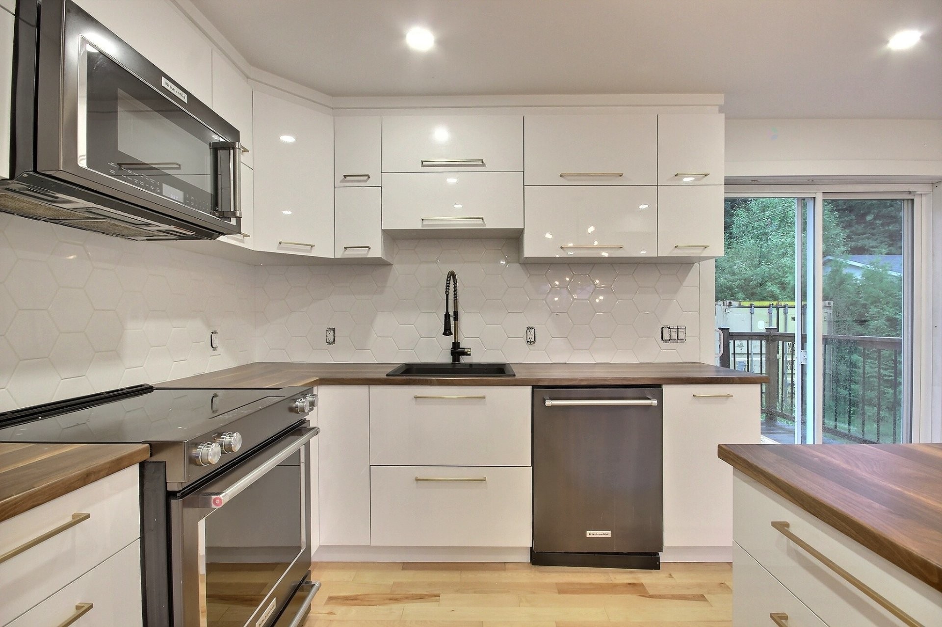 Kitchen - 1017 Rue Martel, Rouyn-Noranda, QC - Indoor Photo Showing Kitchen With Upgraded Kitchen