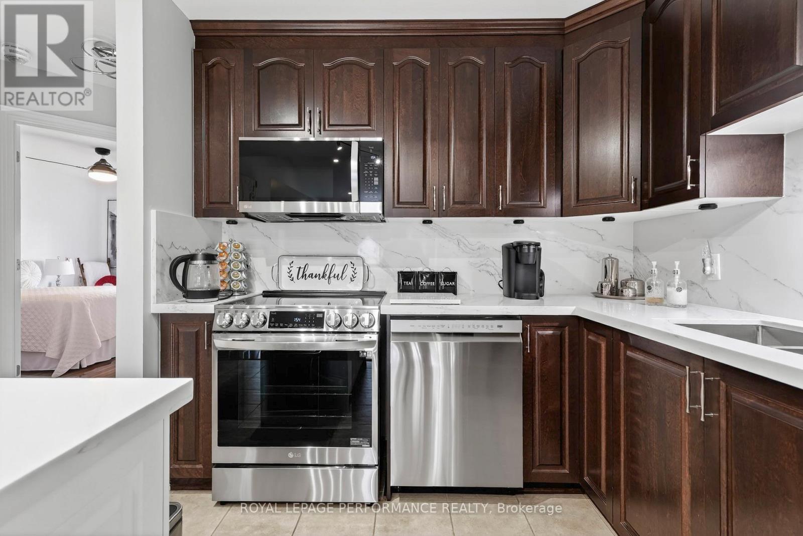 204 - 222 First Street E, Cornwall, ON - Indoor Photo Showing Kitchen With Stainless Steel Kitchen With Upgraded Kitchen