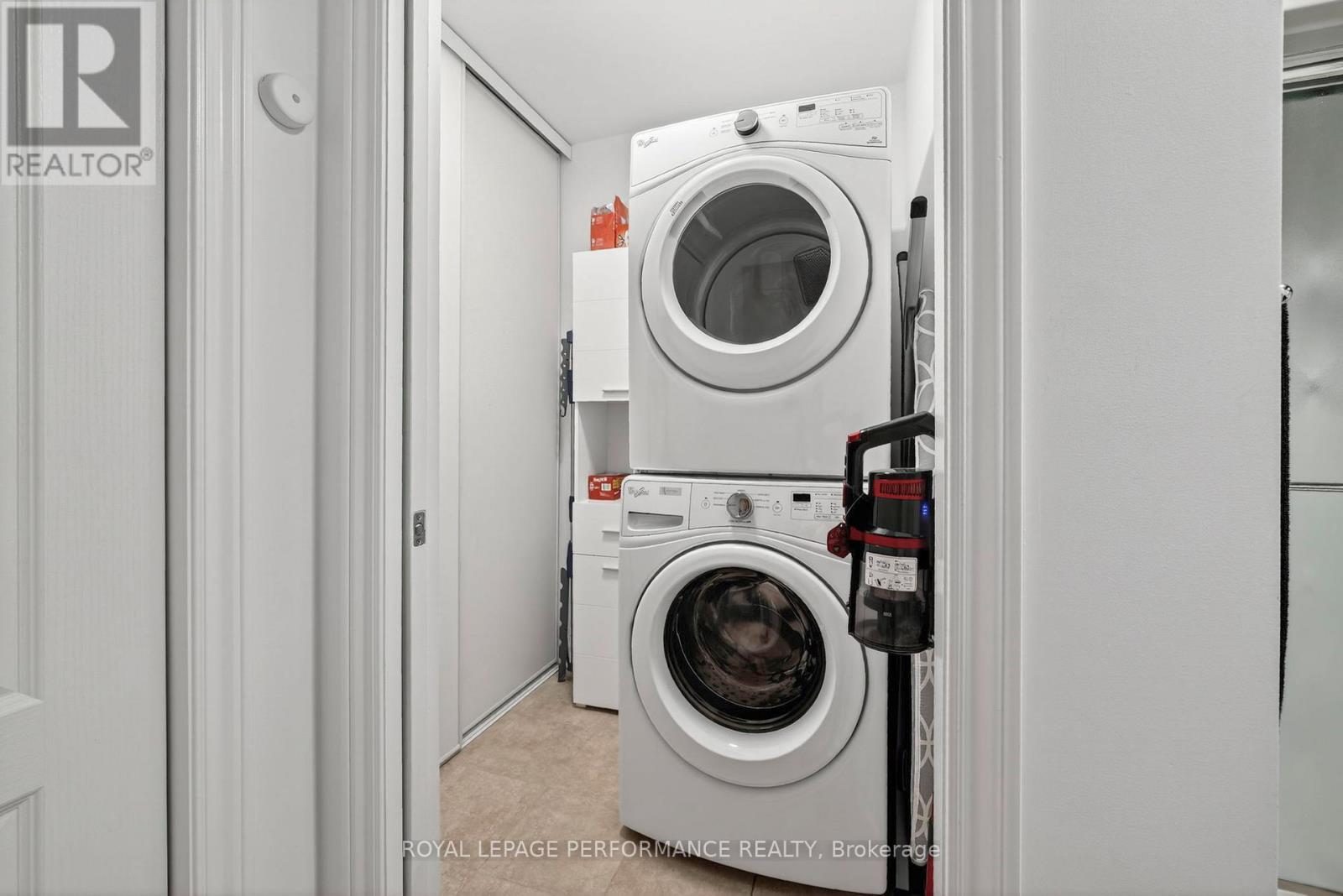 204 - 222 First Street E, Cornwall, ON - Indoor Photo Showing Laundry Room