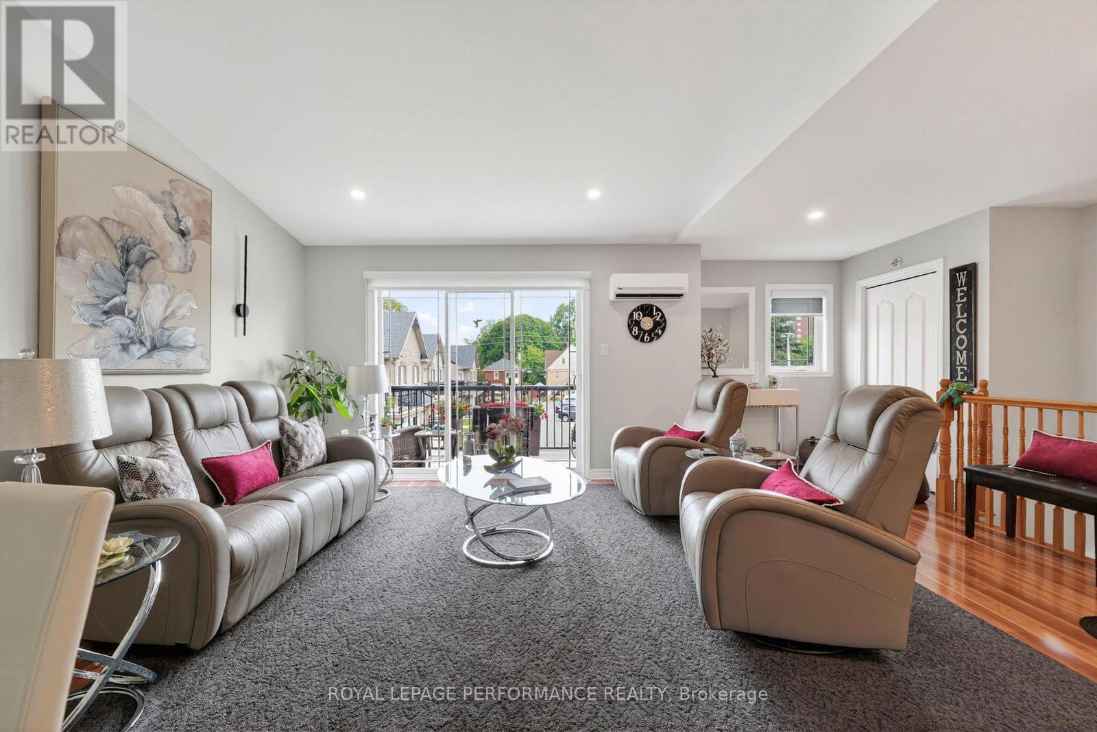 204 - 222 First Street E, Cornwall, ON - Indoor Photo Showing Living Room