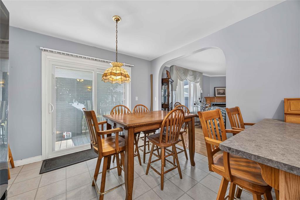 359-5700 Blackwell Sideroad, Sarnia, ON - Indoor Photo Showing Dining Room