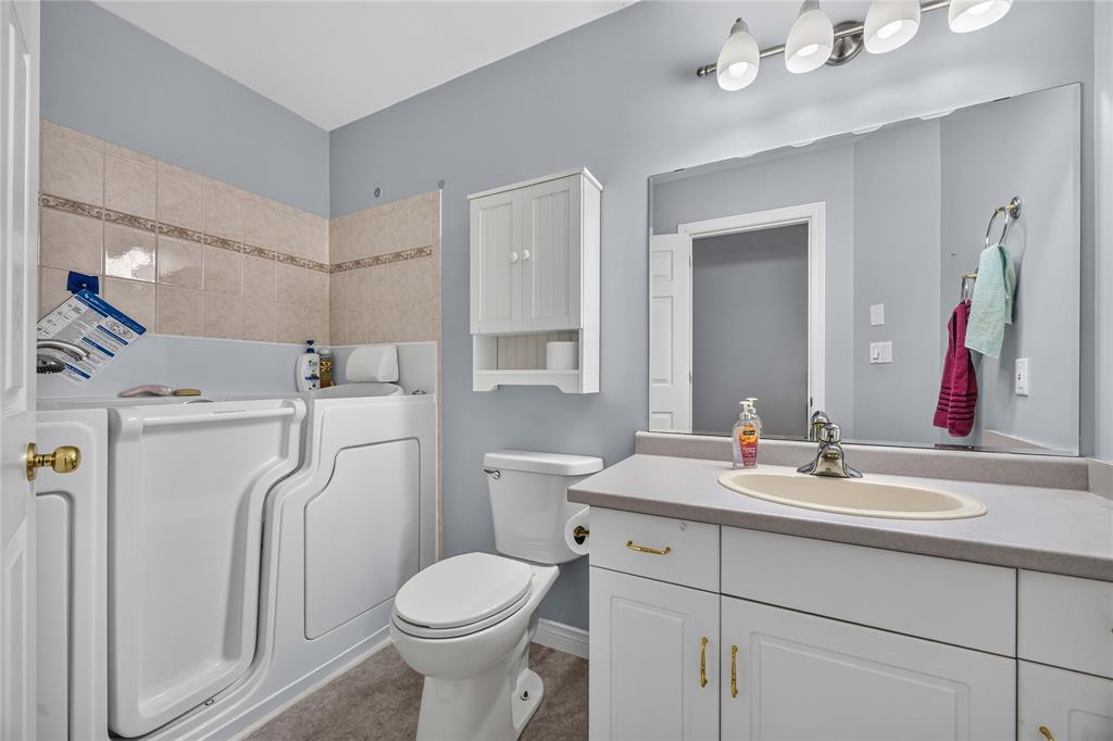 359-5700 Blackwell Sideroad, Sarnia, ON - Indoor Photo Showing Bathroom
