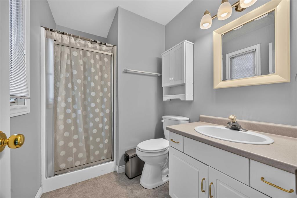 359-5700 Blackwell Sideroad, Sarnia, ON - Indoor Photo Showing Bathroom