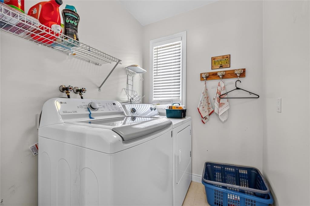 359-5700 Blackwell Sideroad, Sarnia, ON - Indoor Photo Showing Laundry Room