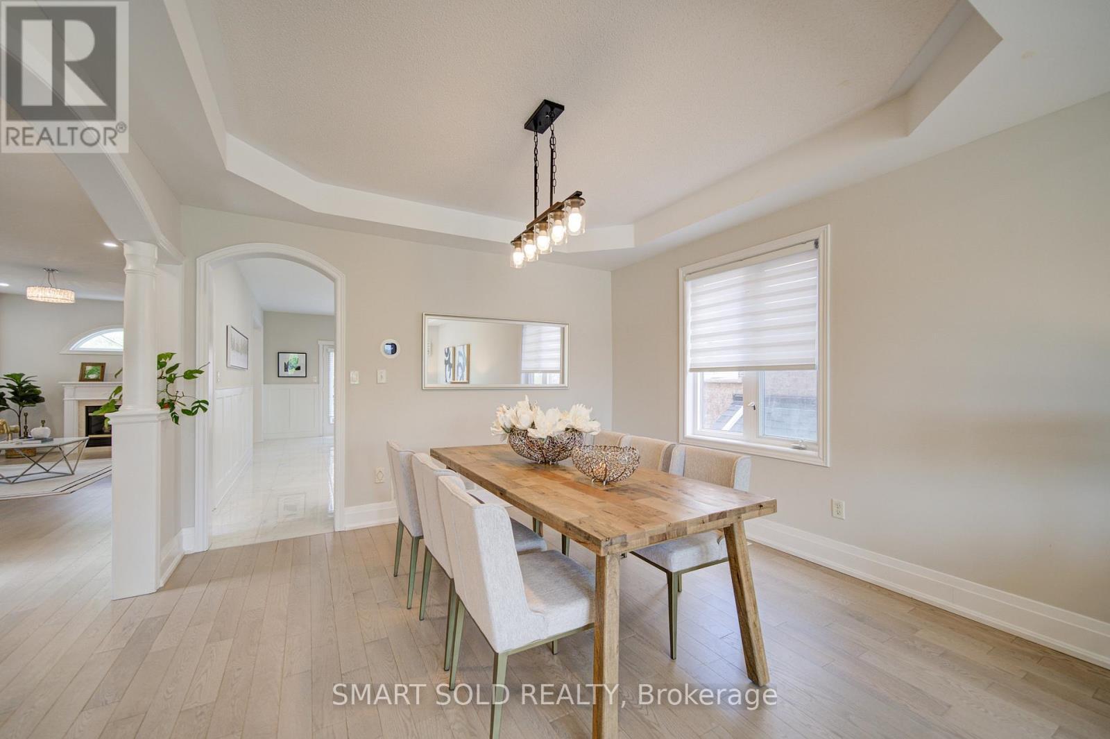 122 Mistysugar Trail, Vaughan, ON - Indoor Photo Showing Dining Room