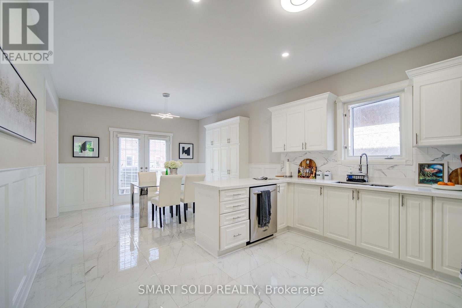 122 Mistysugar Trail, Vaughan, ON - Indoor Photo Showing Kitchen