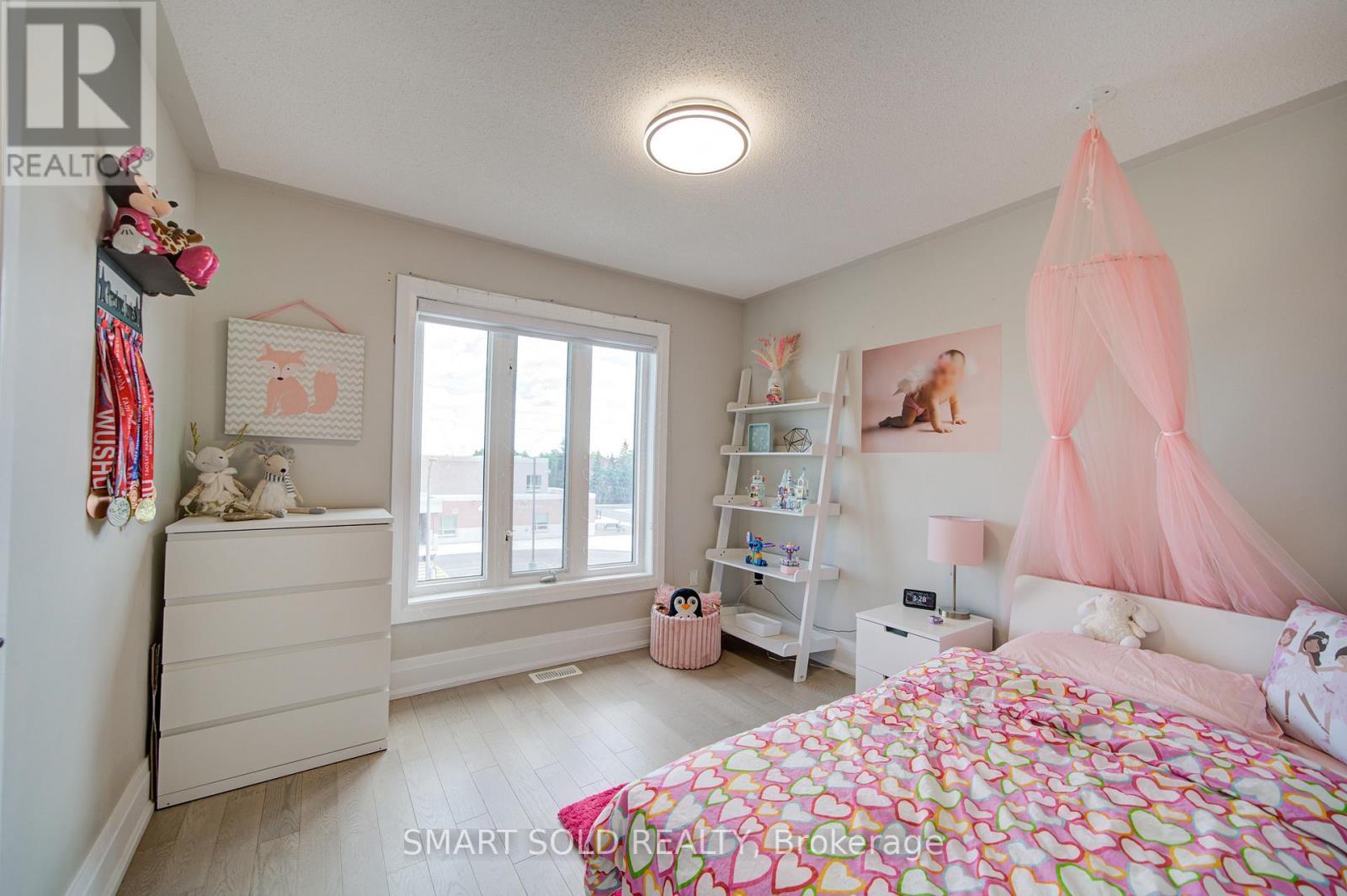 122 Mistysugar Trail, Vaughan, ON - Indoor Photo Showing Bedroom