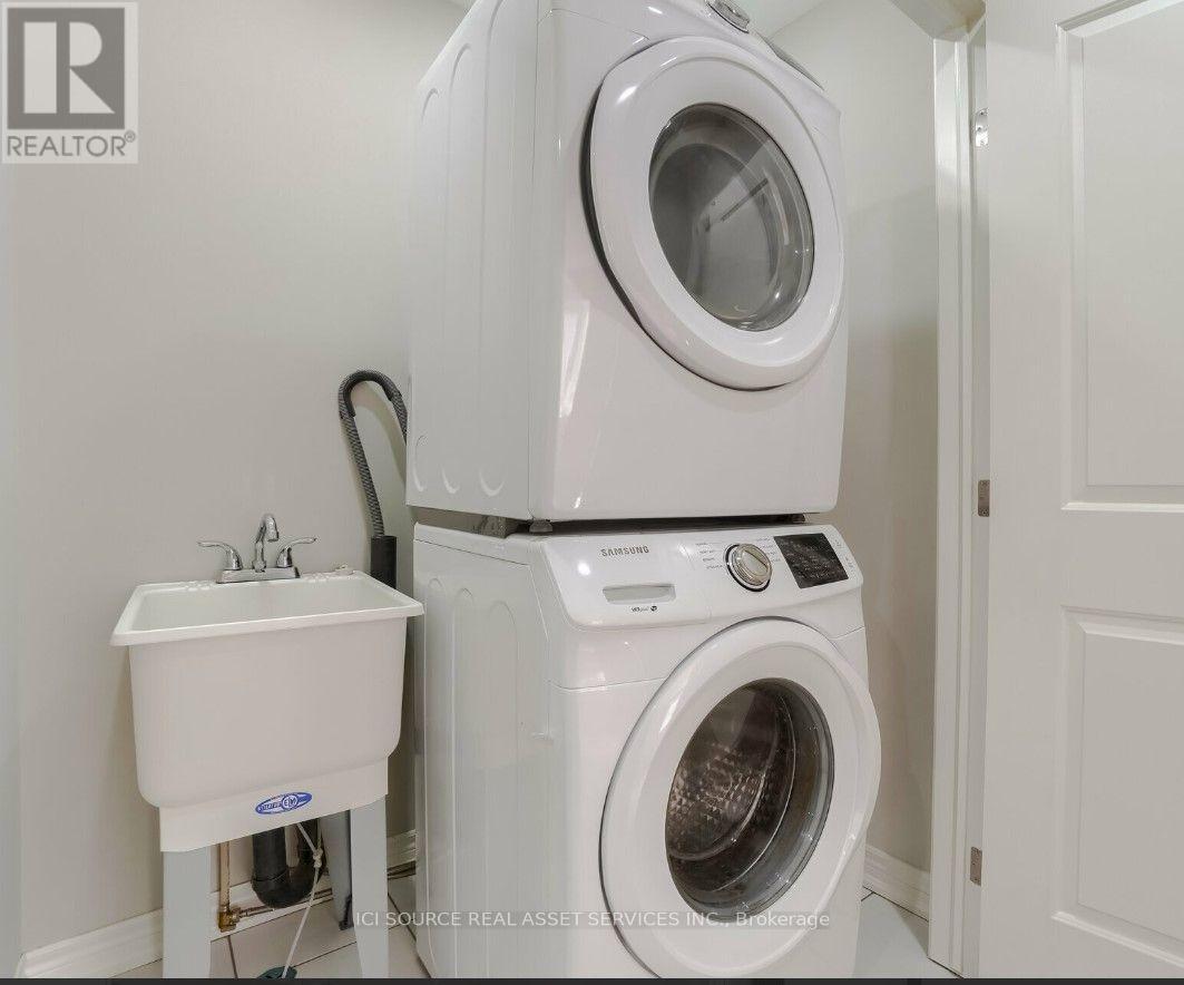 93 Sonoma Valley Crescent, Hamilton, ON - Indoor Photo Showing Laundry Room