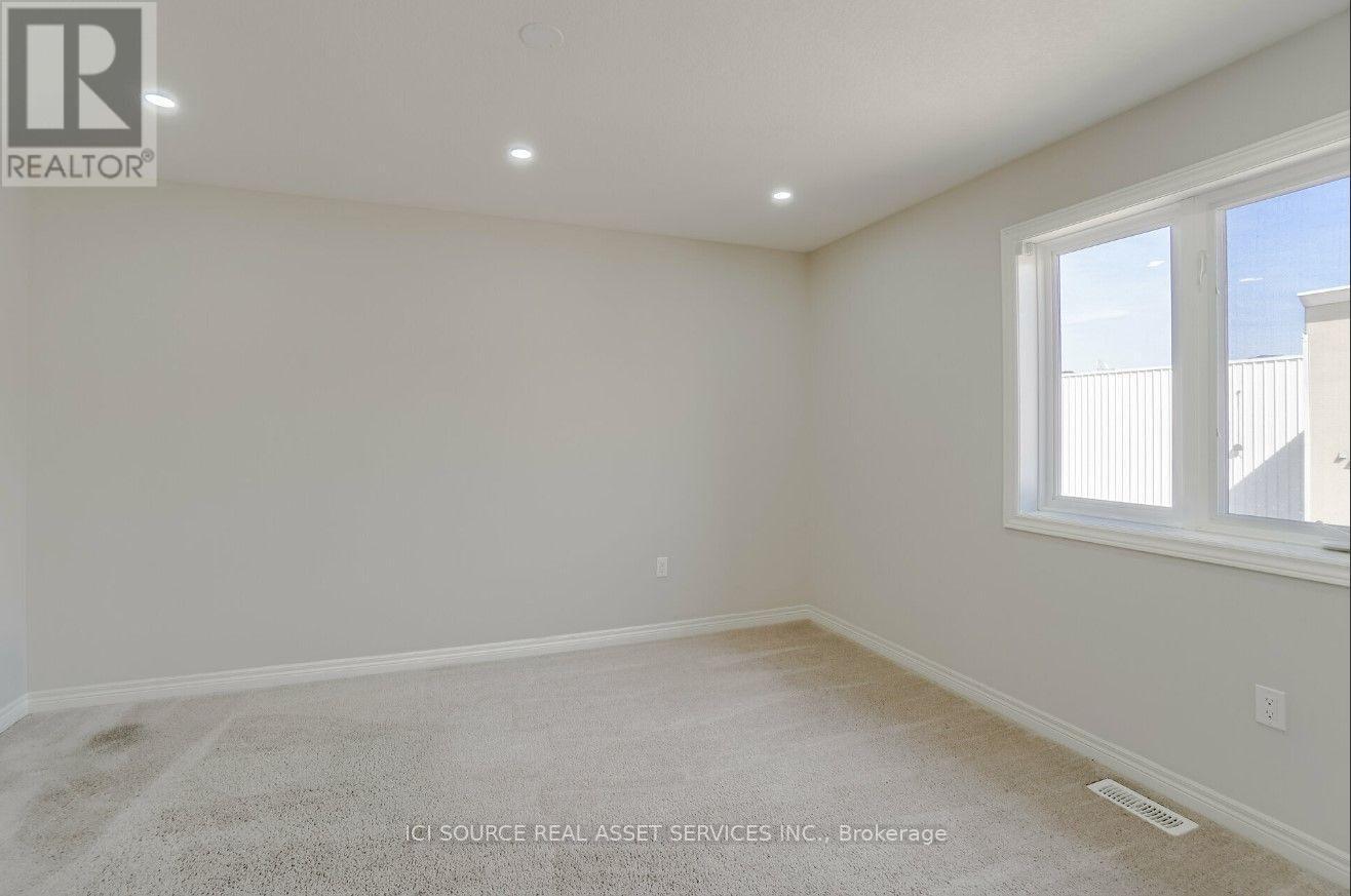 93 Sonoma Valley Crescent, Hamilton, ON - Indoor Photo Showing Other Room