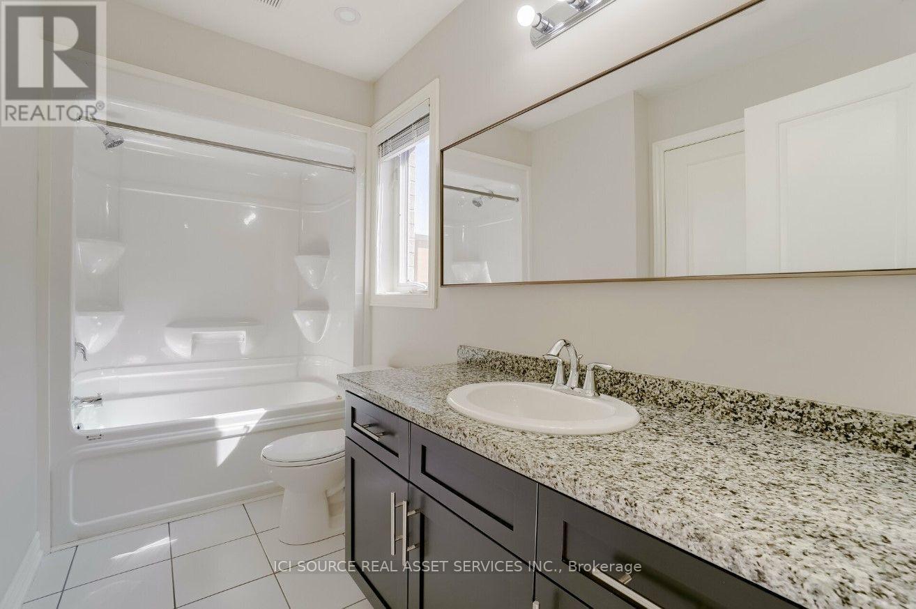 93 Sonoma Valley Crescent, Hamilton, ON - Indoor Photo Showing Bathroom