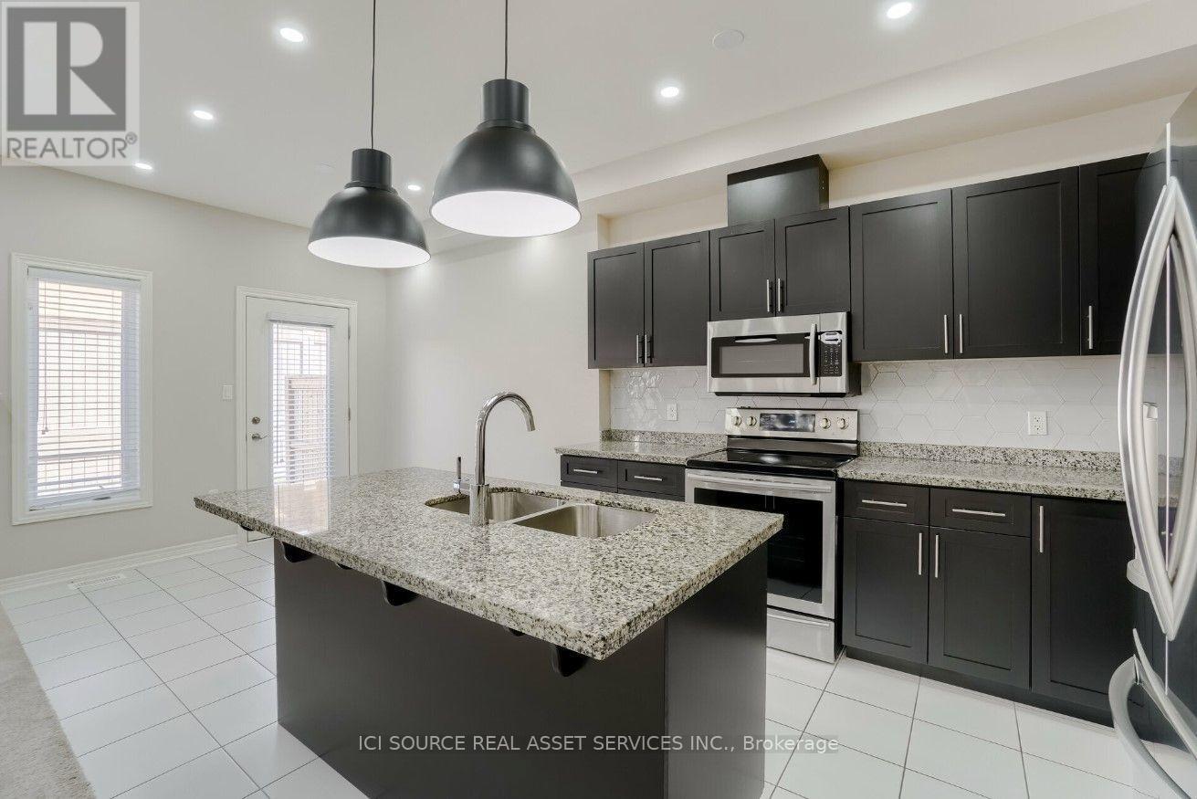 93 Sonoma Valley Crescent, Hamilton, ON - Indoor Photo Showing Kitchen With Double Sink With Upgraded Kitchen