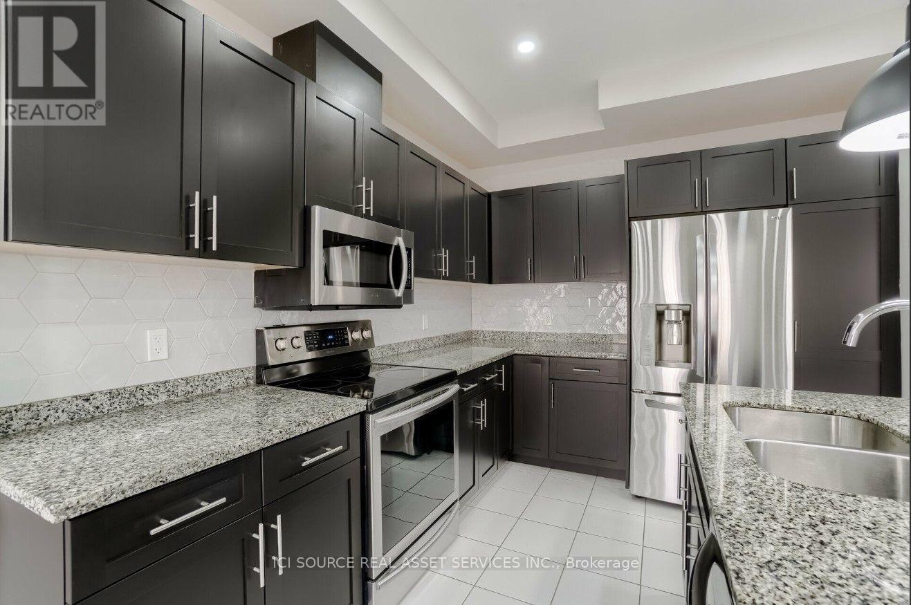 93 Sonoma Valley Crescent, Hamilton, ON - Indoor Photo Showing Kitchen With Stainless Steel Kitchen With Double Sink With Upgraded Kitchen