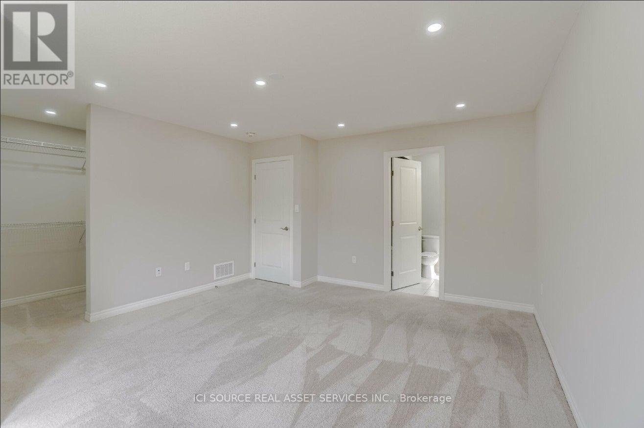 93 Sonoma Valley Crescent, Hamilton, ON - Indoor Photo Showing Other Room